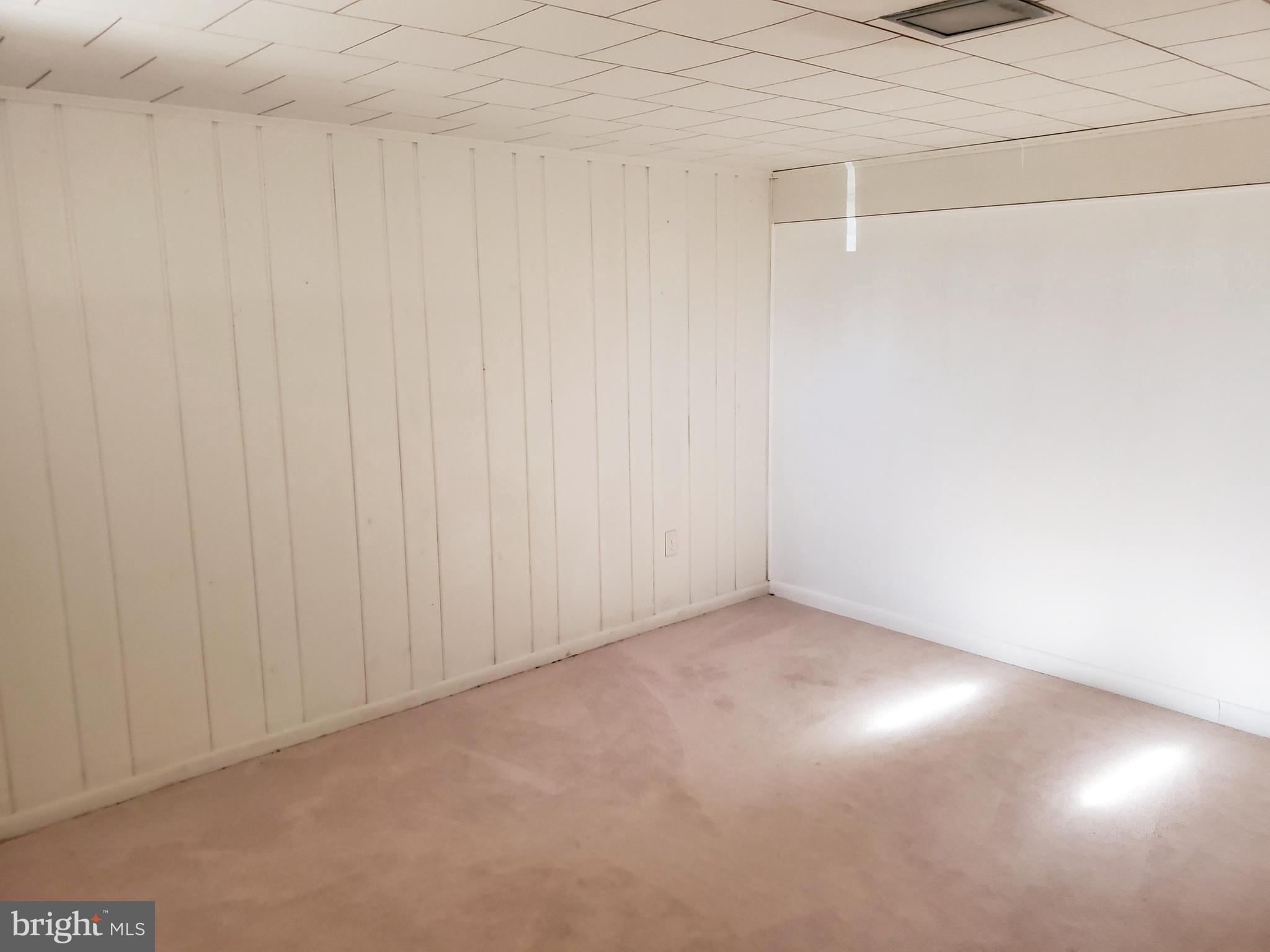 BROYHILL PARK - Residential Lease