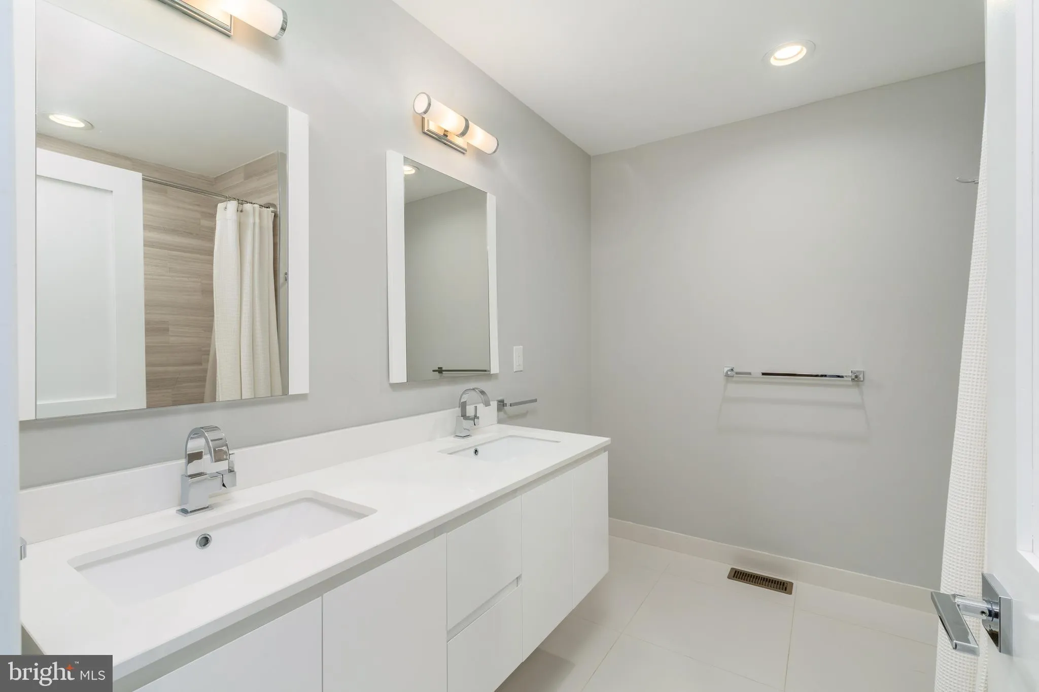 Philadelphia, Pennsylvania 19123, United States, 4 Bedrooms Bedrooms, ,3 BathroomsBathrooms,Residential,Active,149365