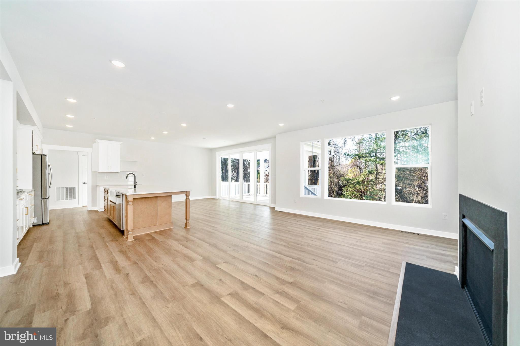 MILLERSVILLE - Residential