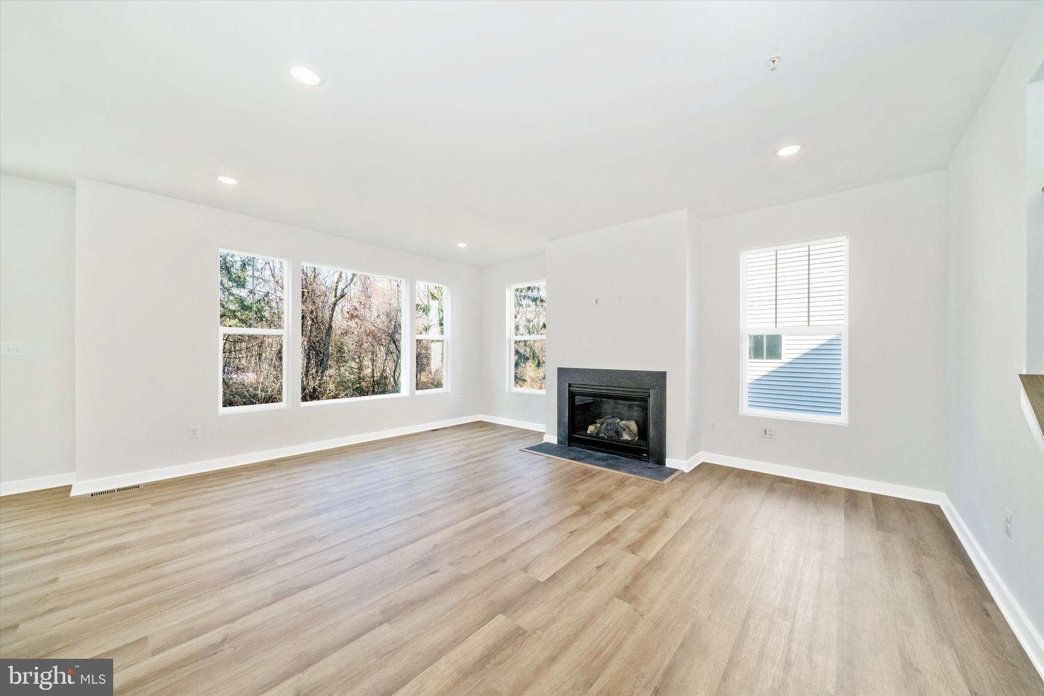 MILLERSVILLE - Residential