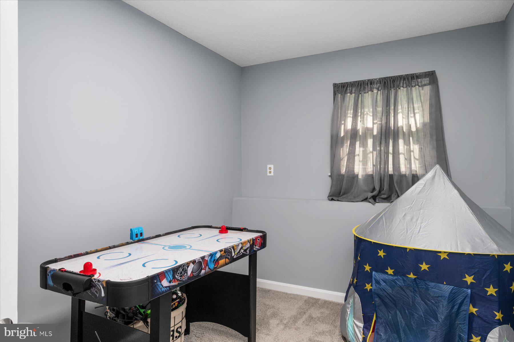 SANDY OAKS - Residential