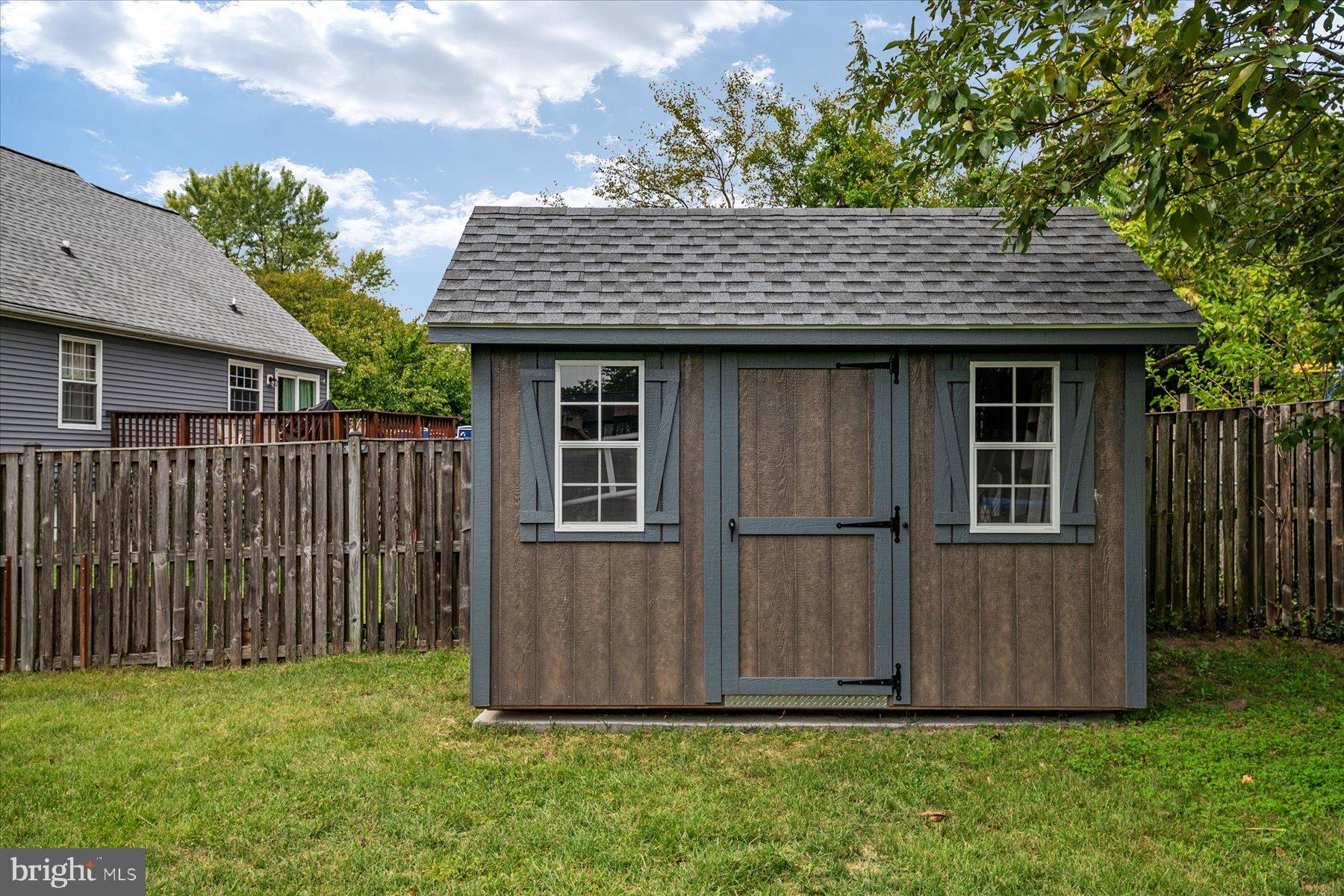 SANDY OAKS - Residential