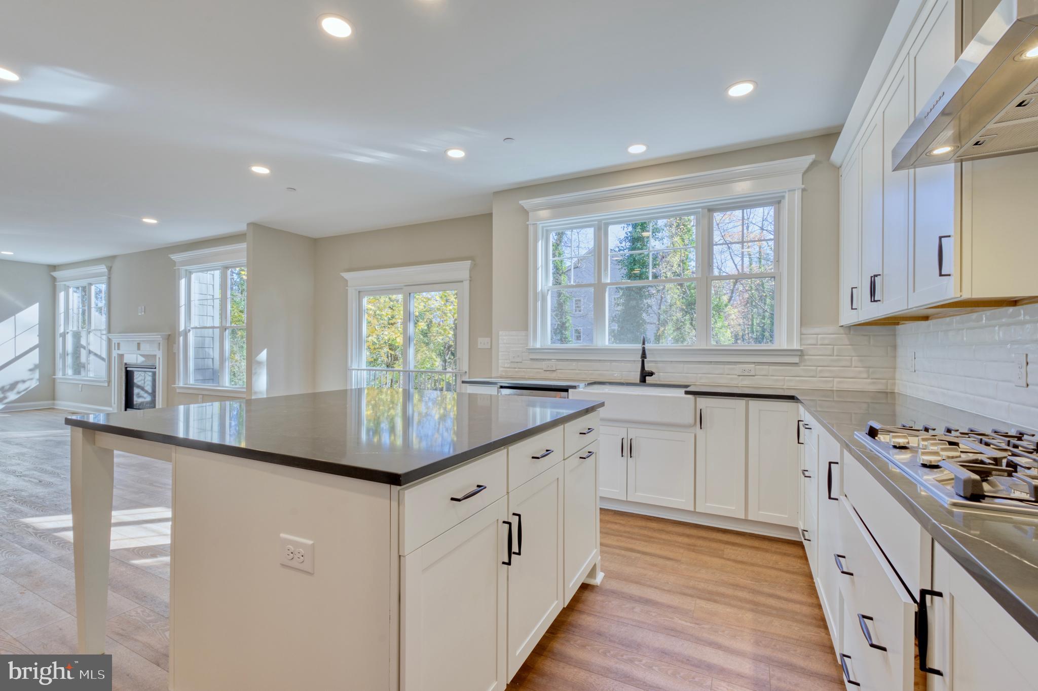 ANNAPOLIS ROADS - Residential