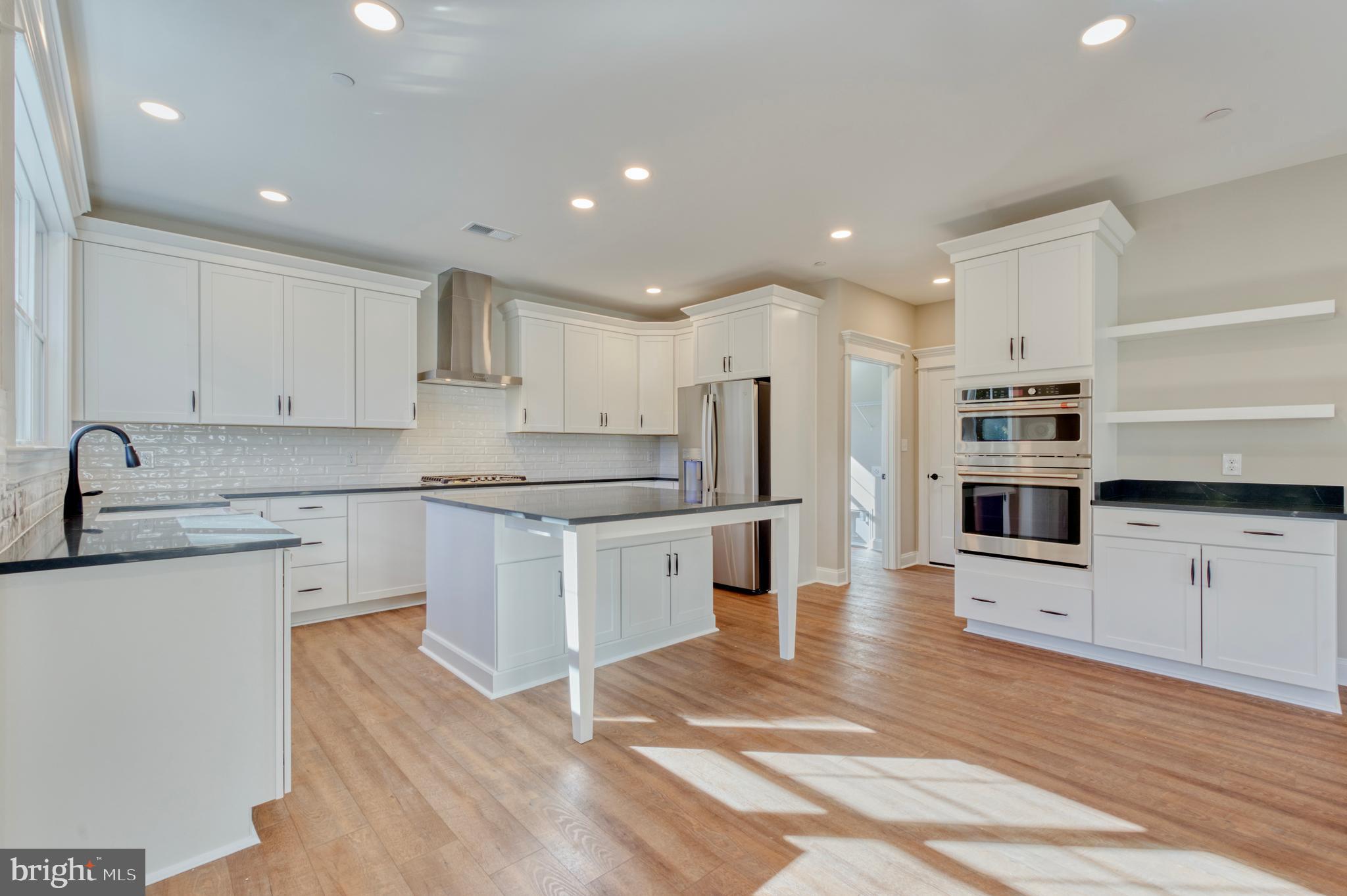 ANNAPOLIS ROADS - Residential
