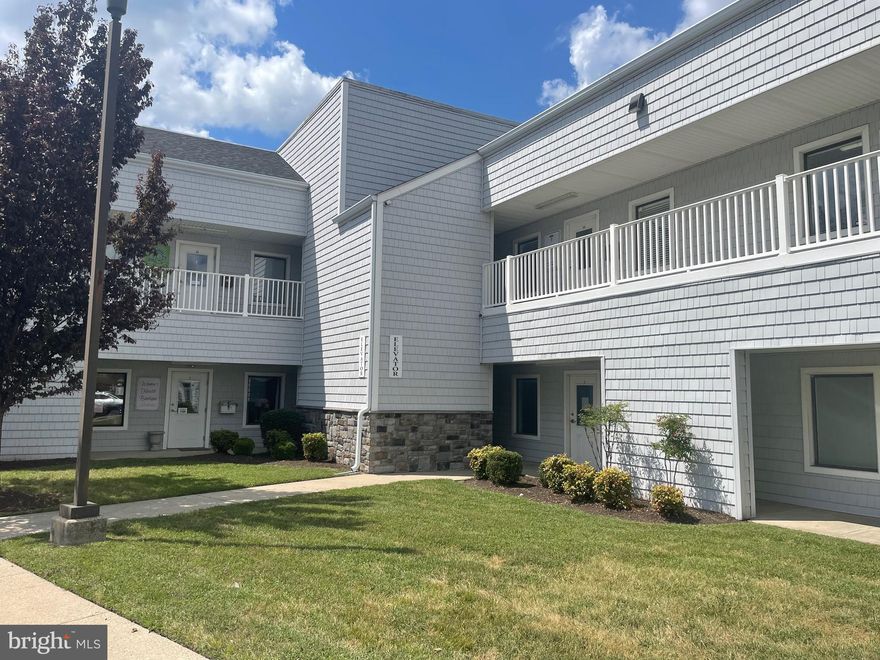 4 offices
Conference room with water view
Kitchenette
Reception area
Many parking spaces in front and rear
Elevator or stairway access
1 bathroom with roughed in plumbing for second