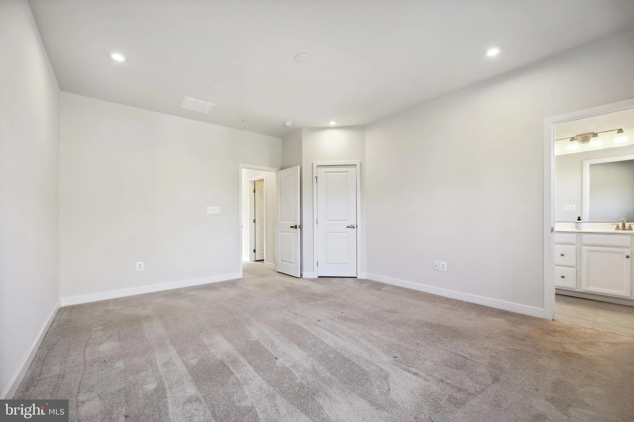 Baltimore, Maryland 21205, United States, 3 Bedrooms Bedrooms, ,3 BathroomsBathrooms,Residential,Contingent,19854