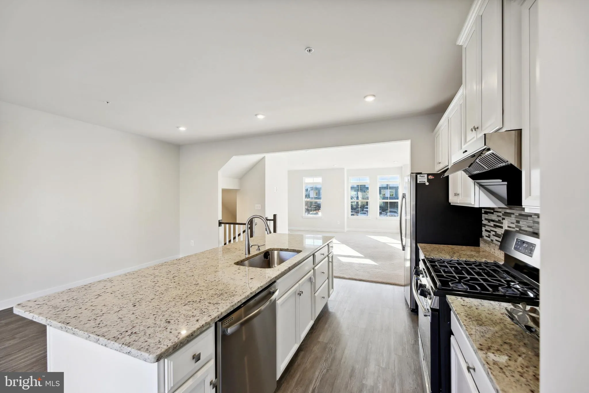 Baltimore, Maryland 21205, United States, 3 Bedrooms Bedrooms, ,3 BathroomsBathrooms,Residential,Contingent,19854