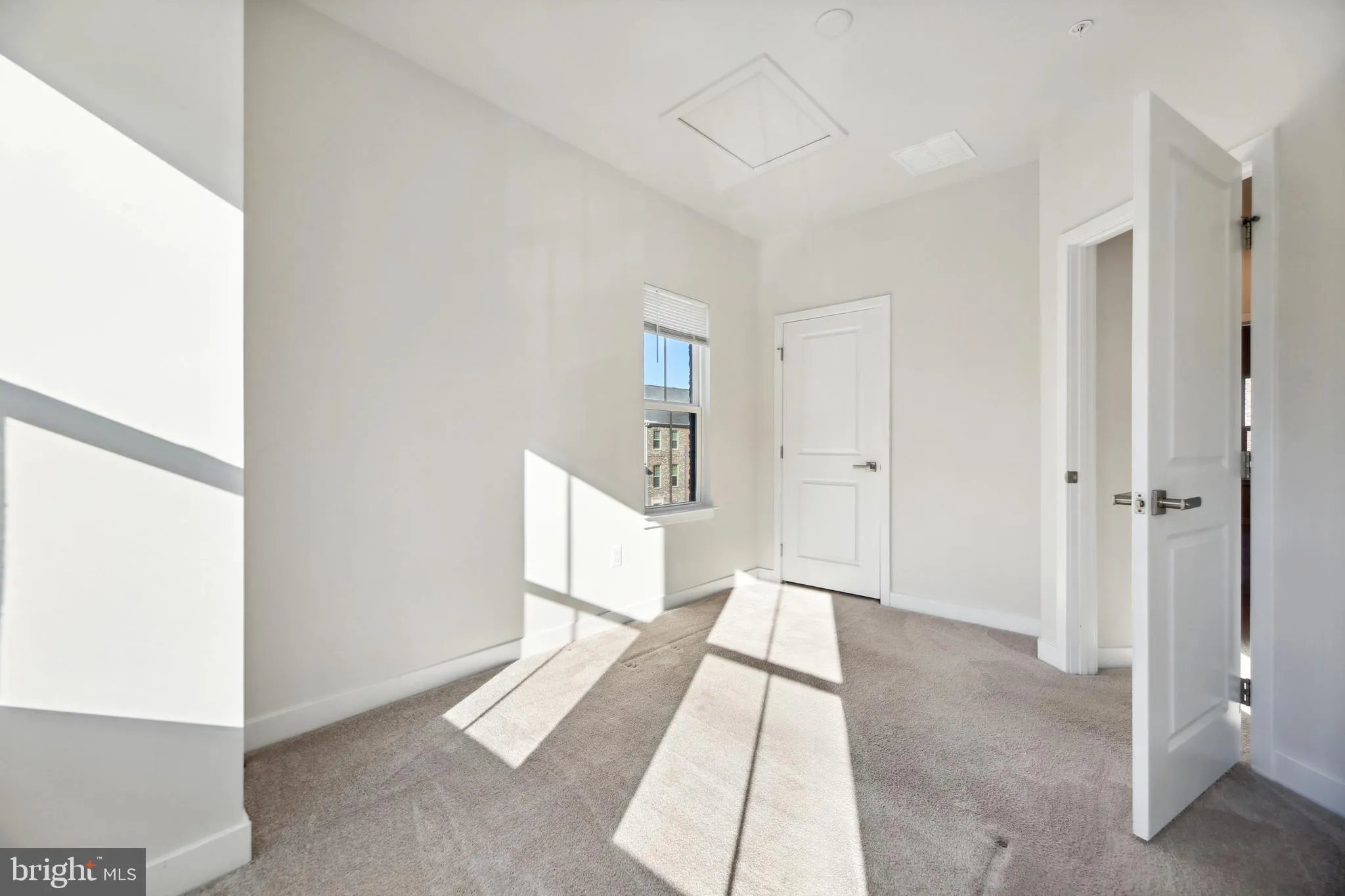 Baltimore, Maryland 21205, United States, 3 Bedrooms Bedrooms, ,3 BathroomsBathrooms,Residential,Contingent,19854