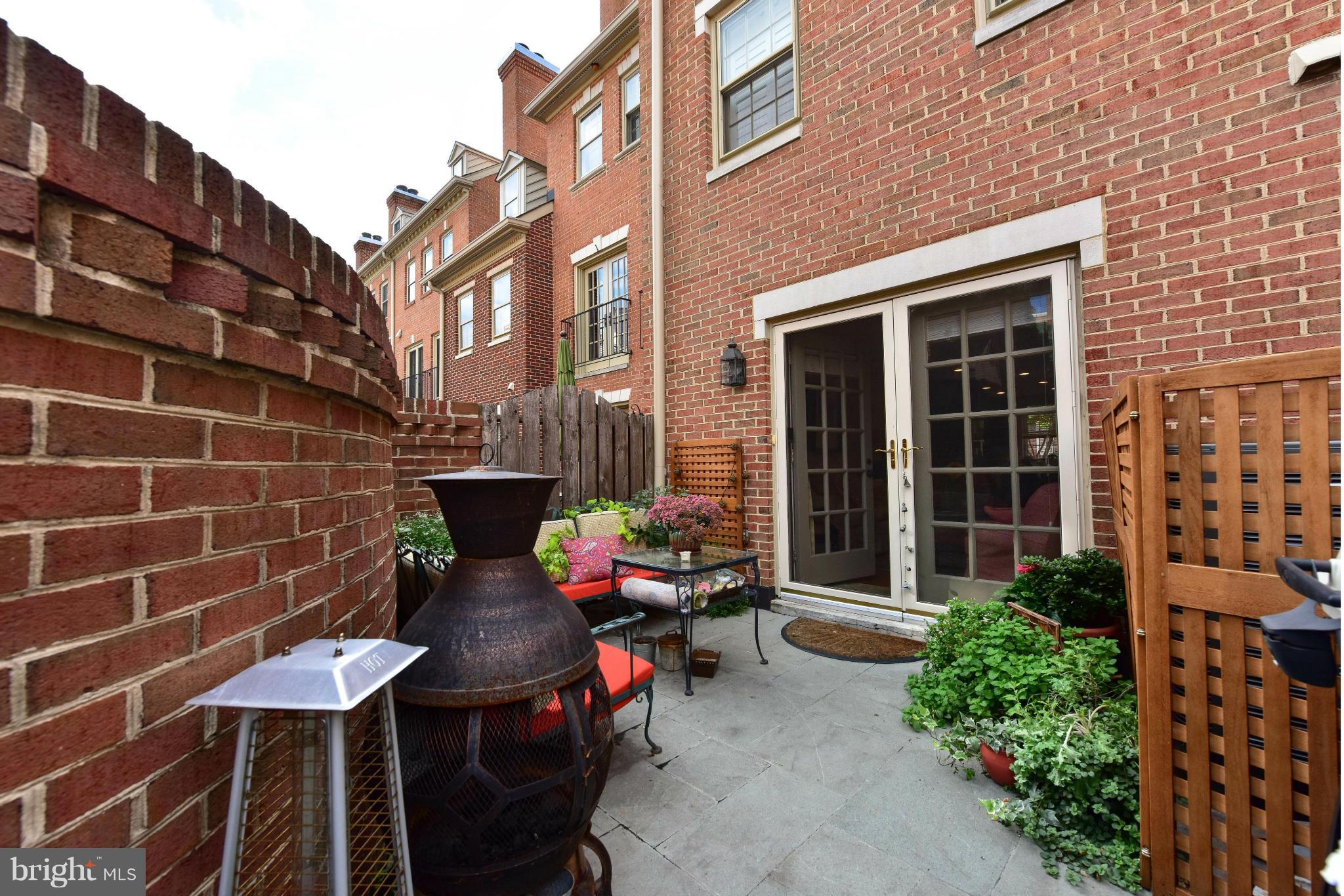 WASHINGTON SQUARE - Residential Lease