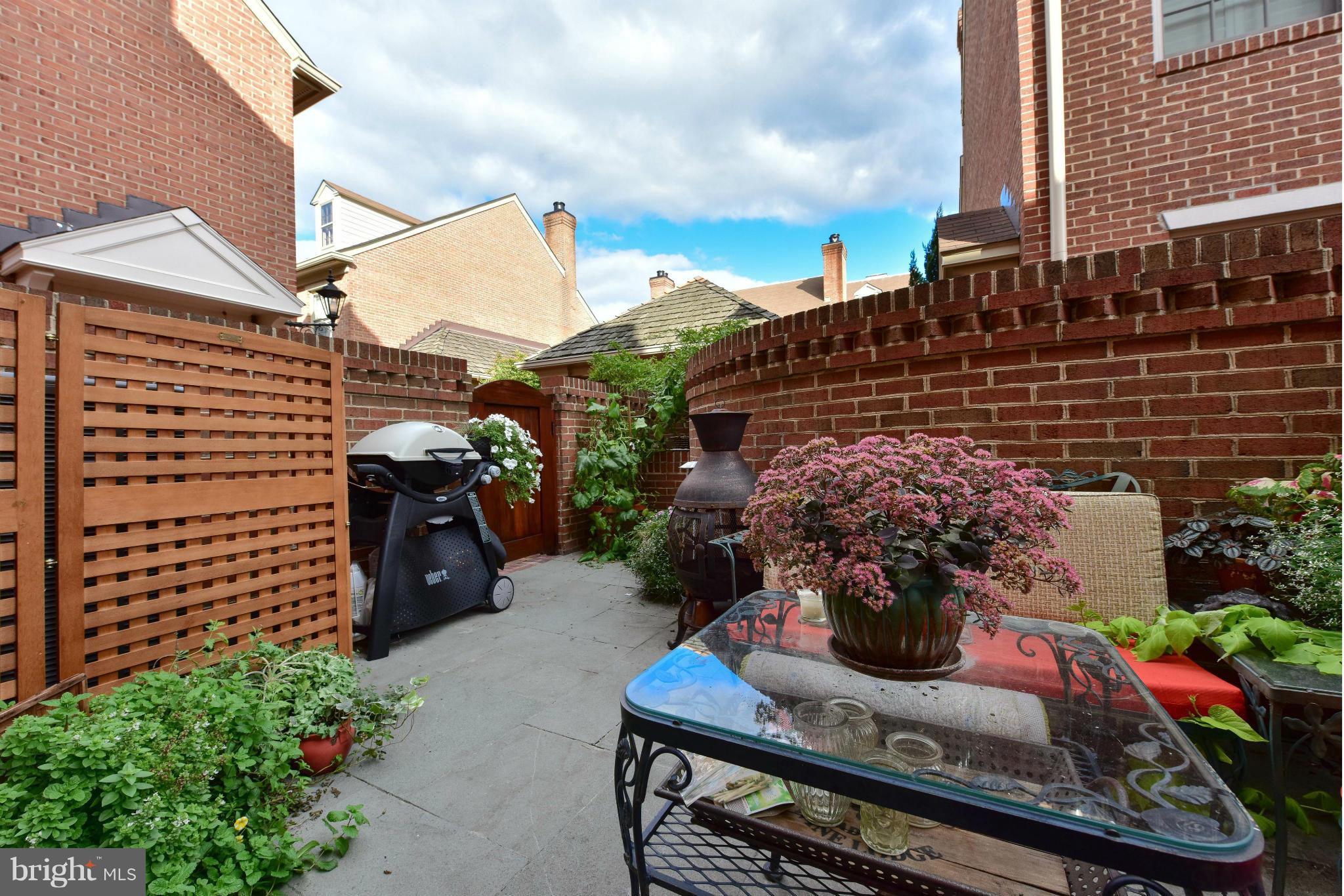 WASHINGTON SQUARE - Residential Lease