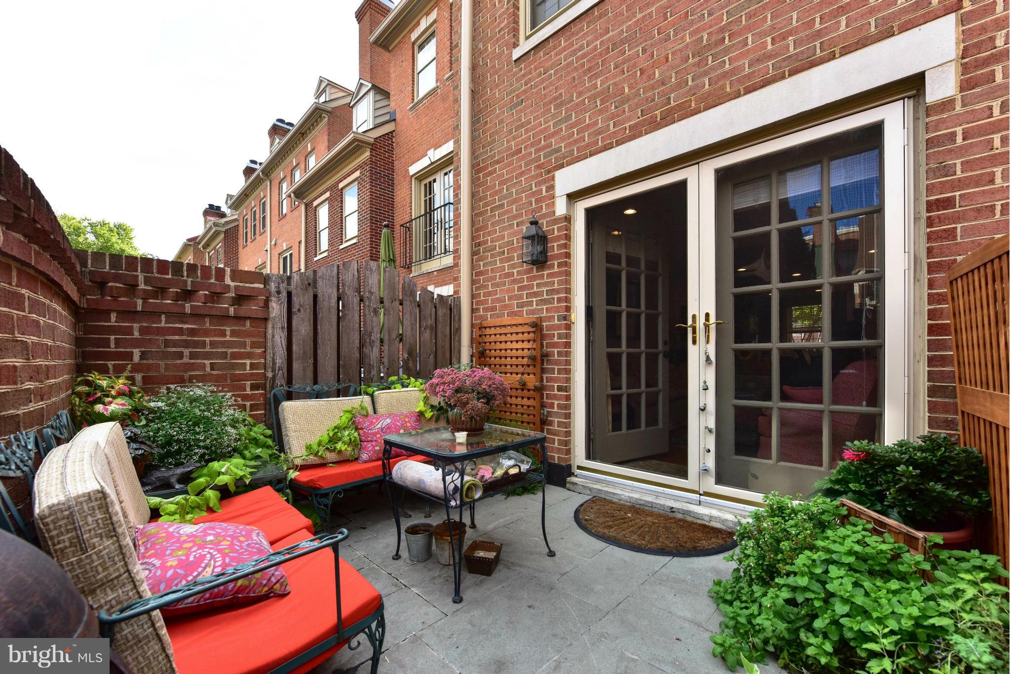 WASHINGTON SQUARE - Residential Lease