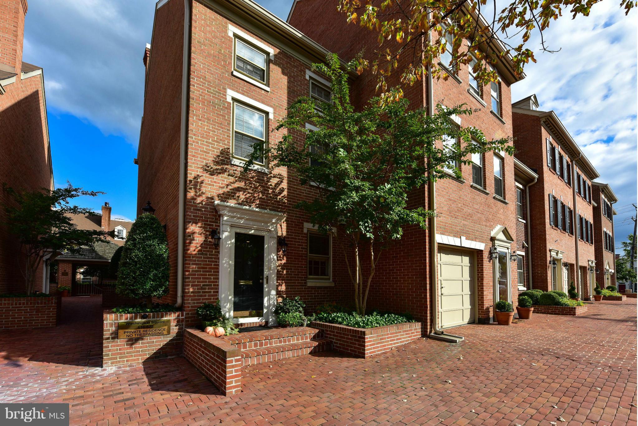 WASHINGTON SQUARE - Residential Lease