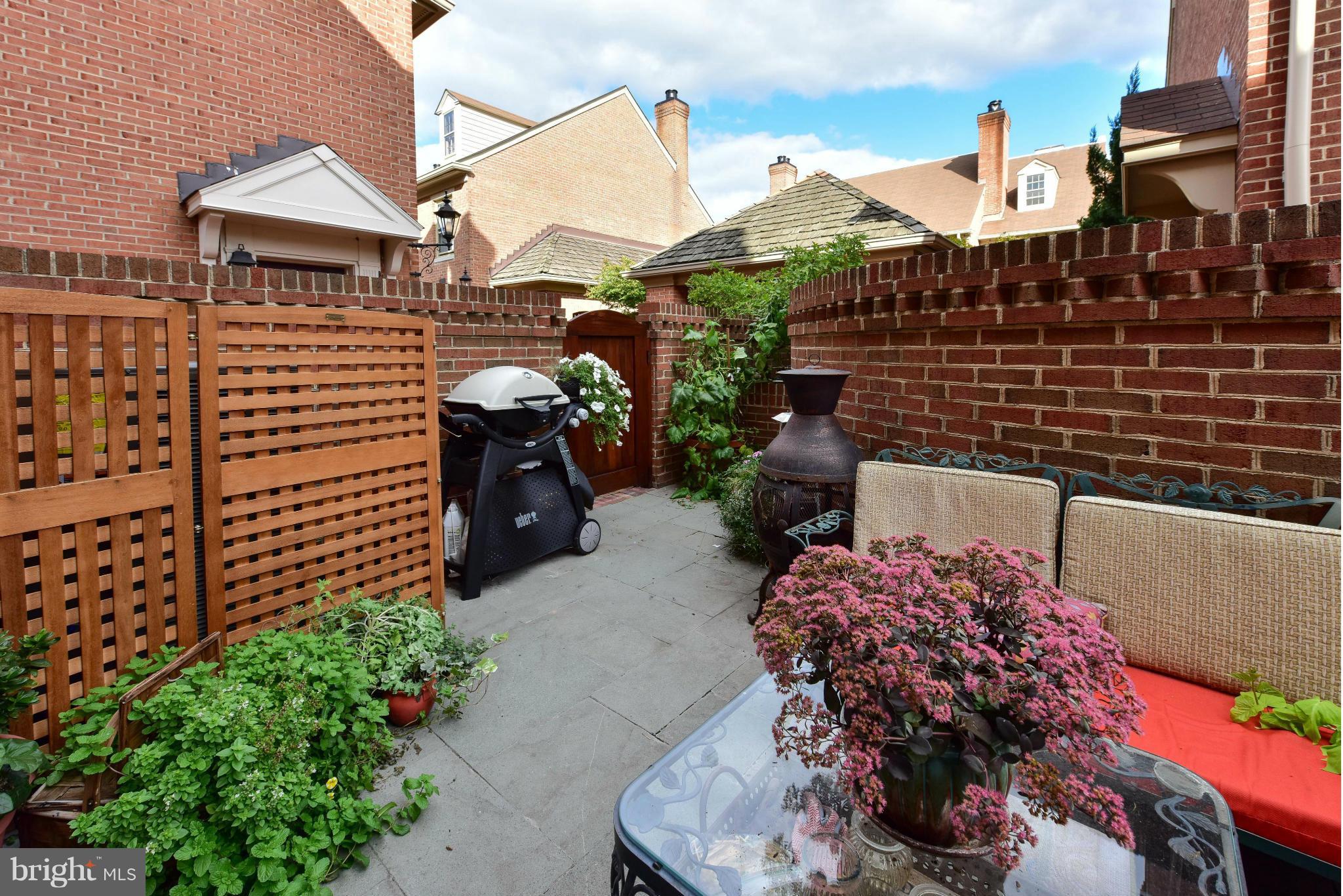 WASHINGTON SQUARE - Residential Lease