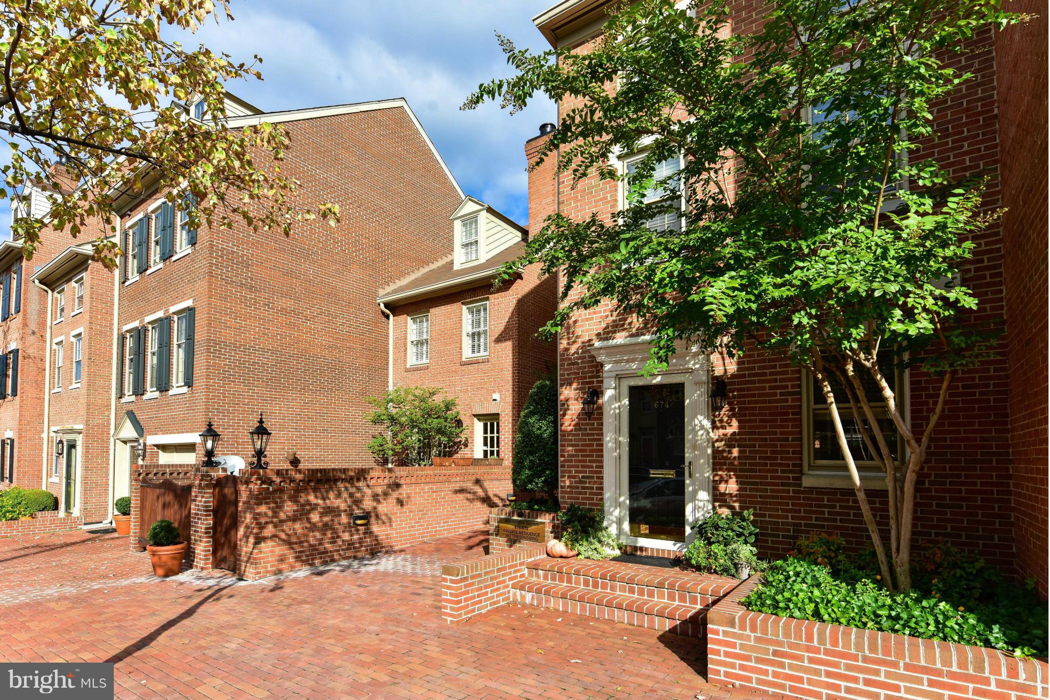 WASHINGTON SQUARE - Residential Lease