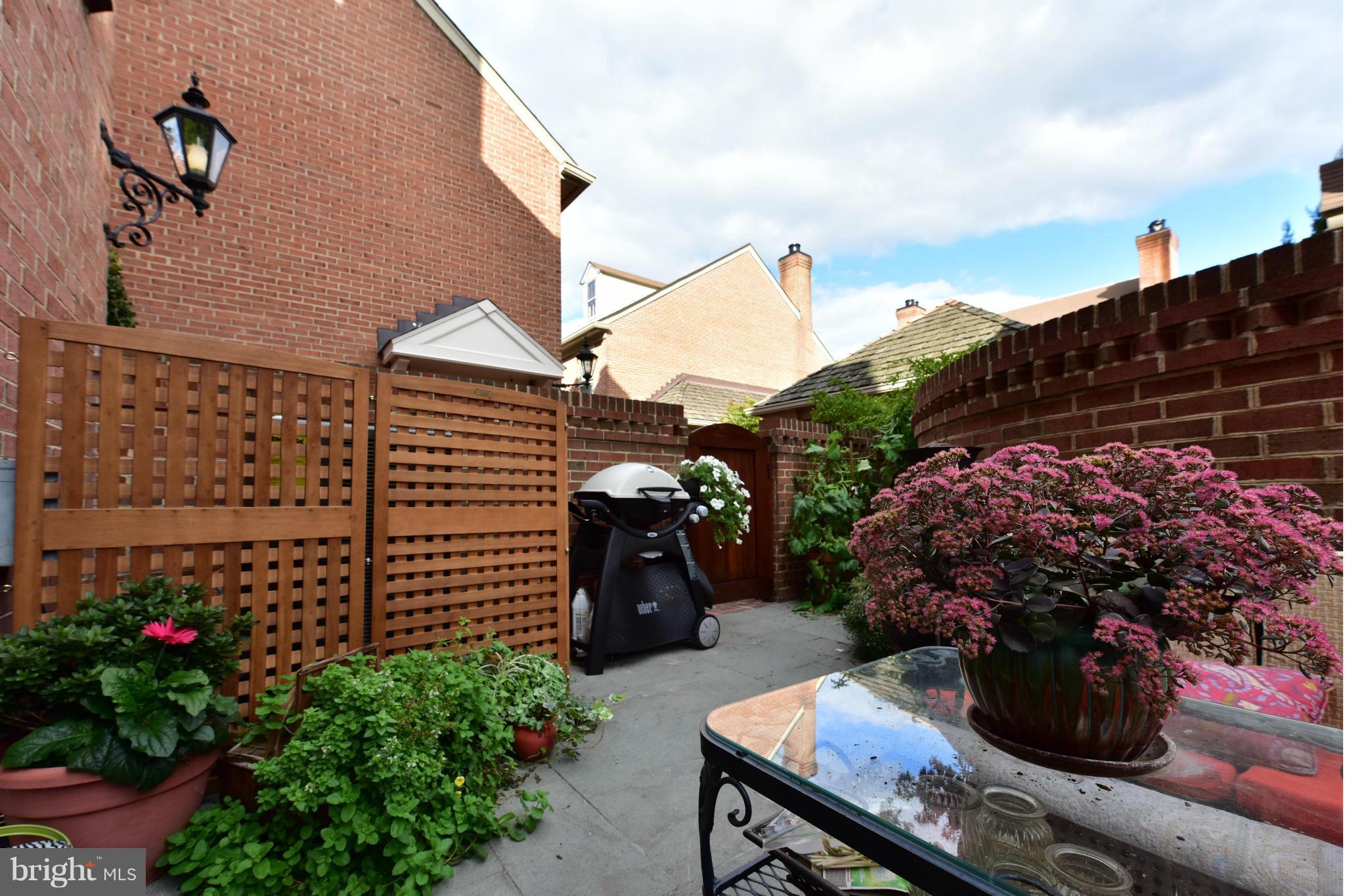 WASHINGTON SQUARE - Residential Lease