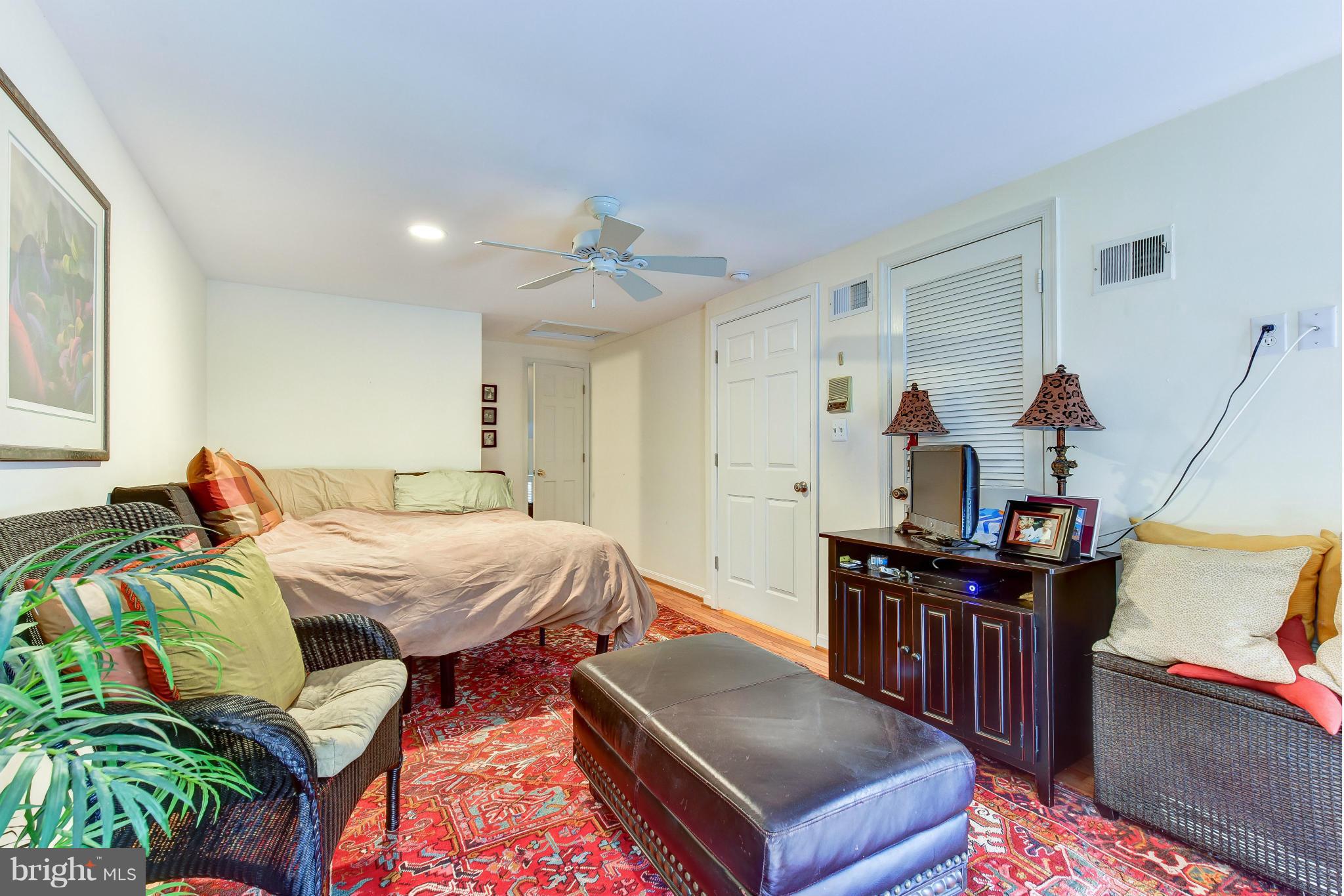 WASHINGTON SQUARE - Residential Lease