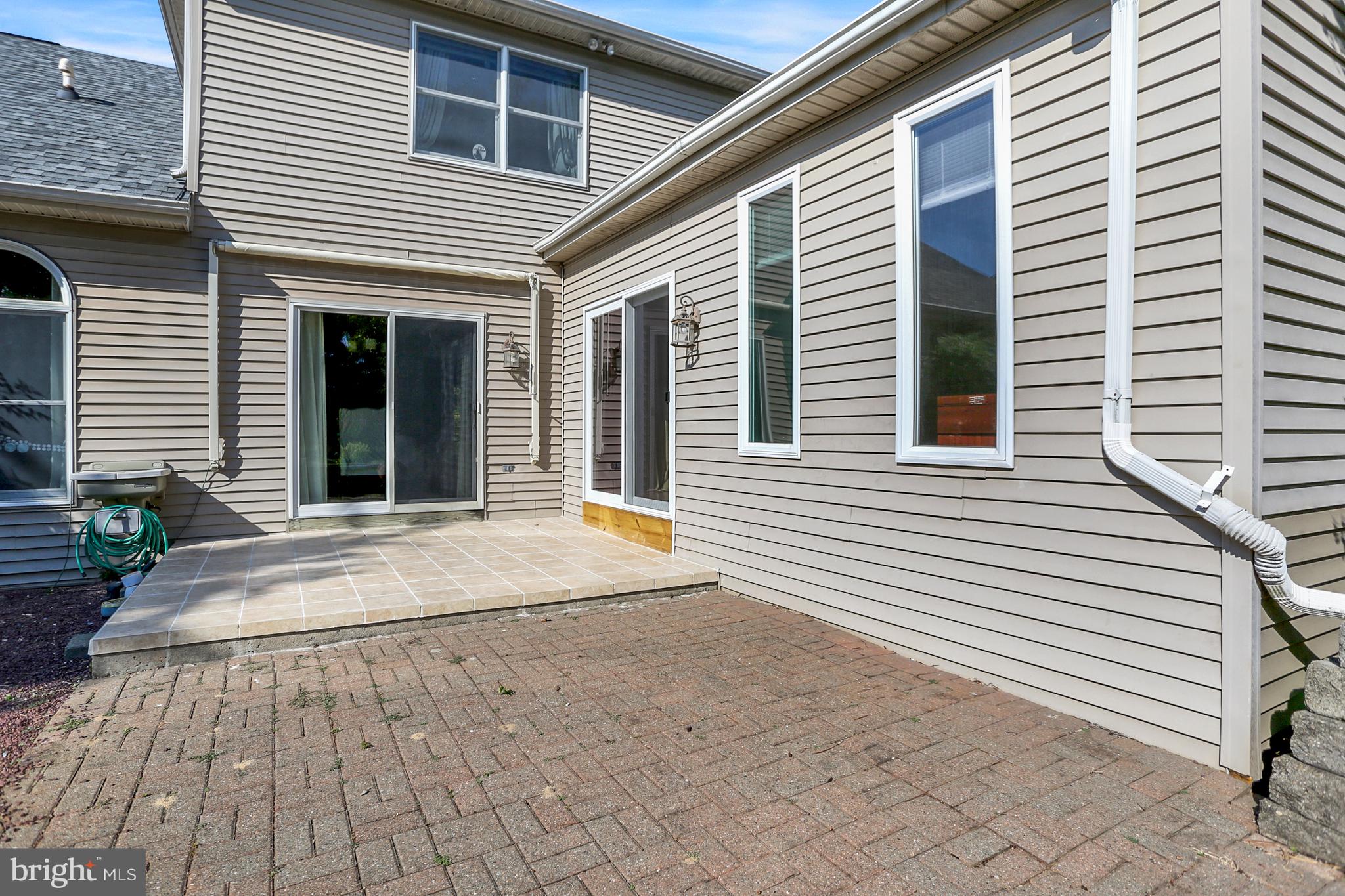 THE OAKS OF N LONDONDERRY - Residential