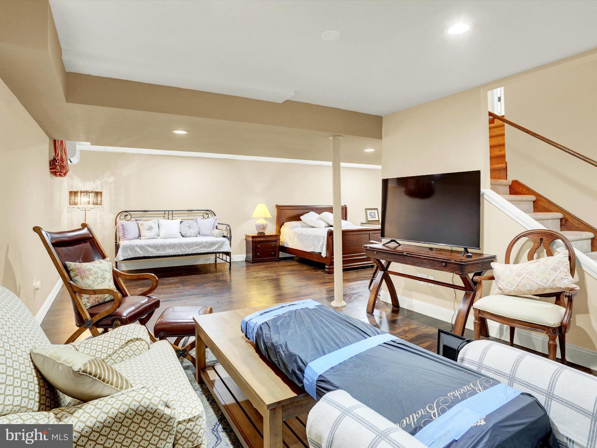 THE OAKS OF N LONDONDERRY - Residential