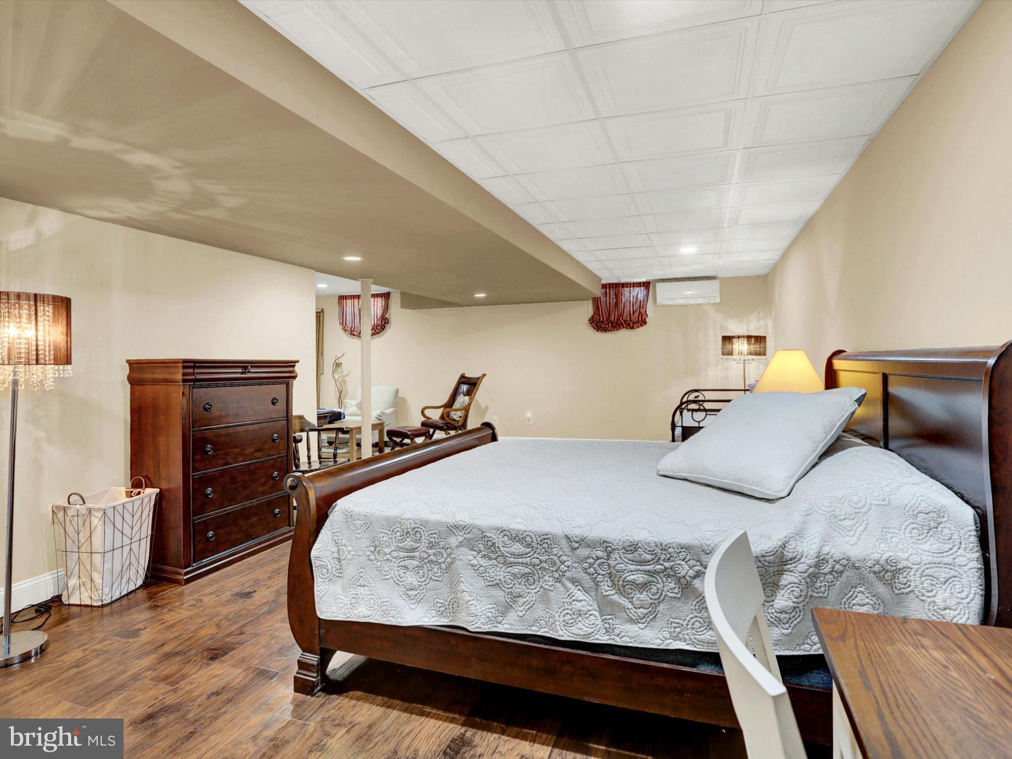 THE OAKS OF N LONDONDERRY - Residential