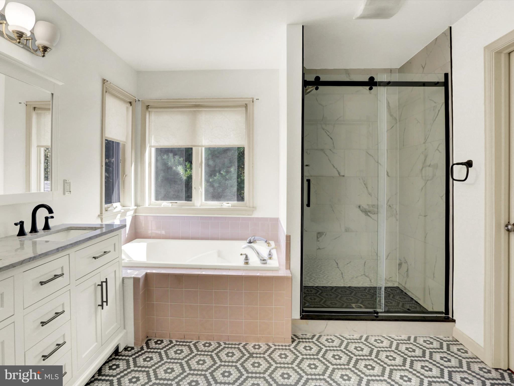 THE OAKS OF N LONDONDERRY - Residential