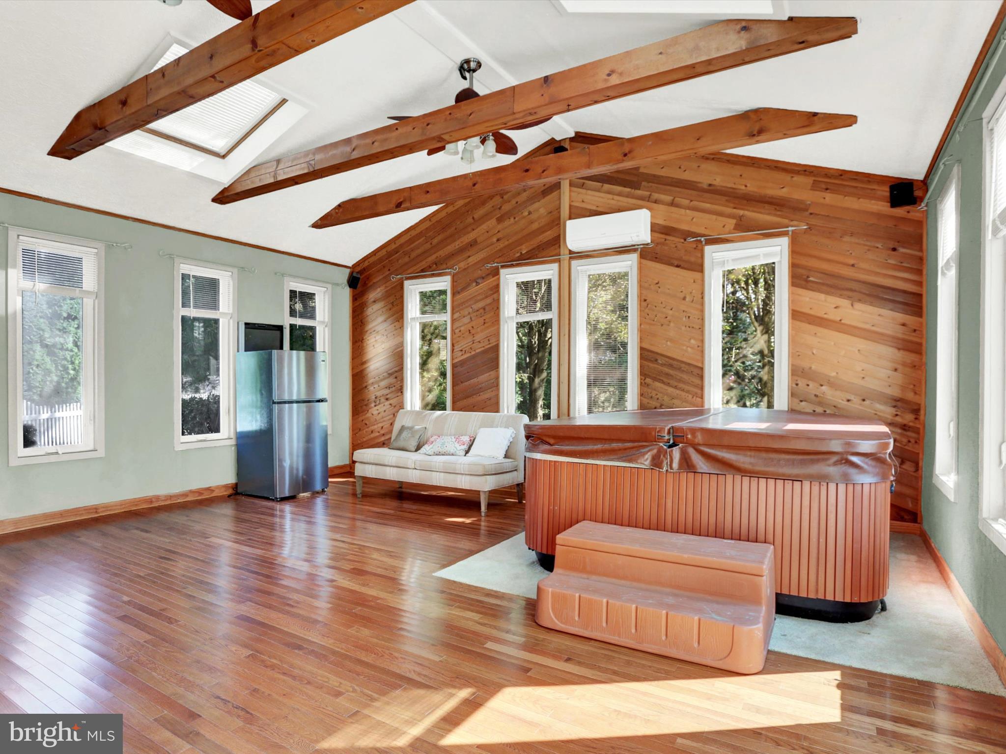 THE OAKS OF N LONDONDERRY - Residential