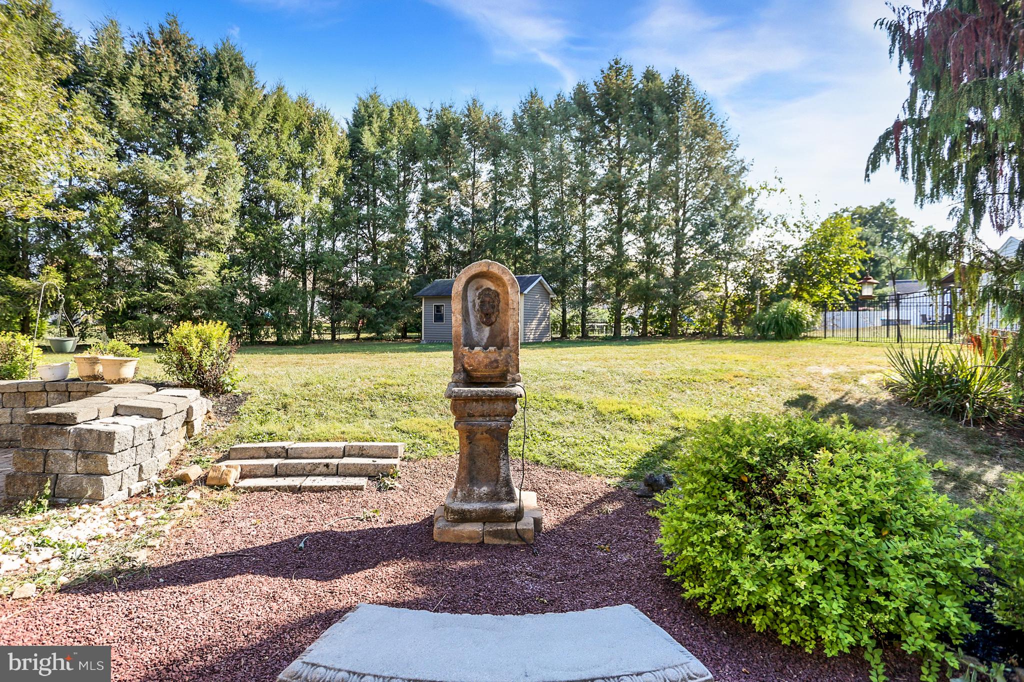 THE OAKS OF N LONDONDERRY - Residential