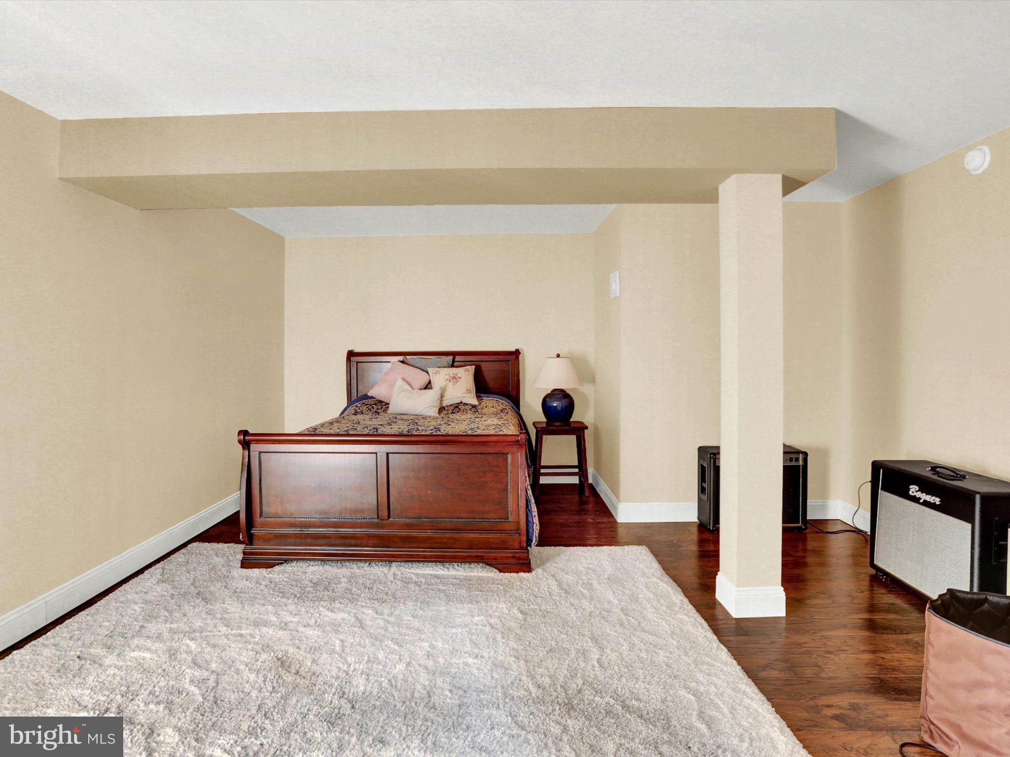 THE OAKS OF N LONDONDERRY - Residential