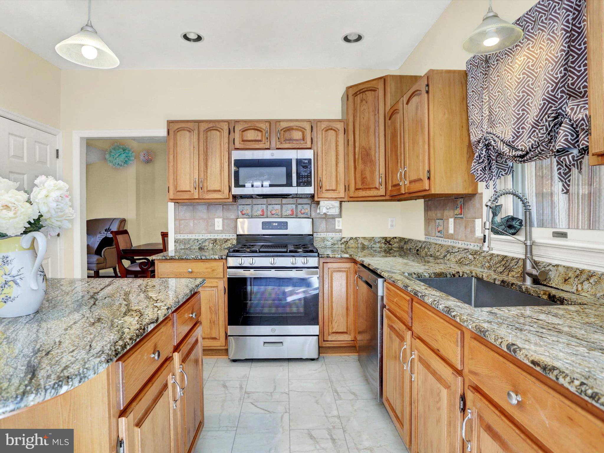 THE OAKS OF N LONDONDERRY - Residential