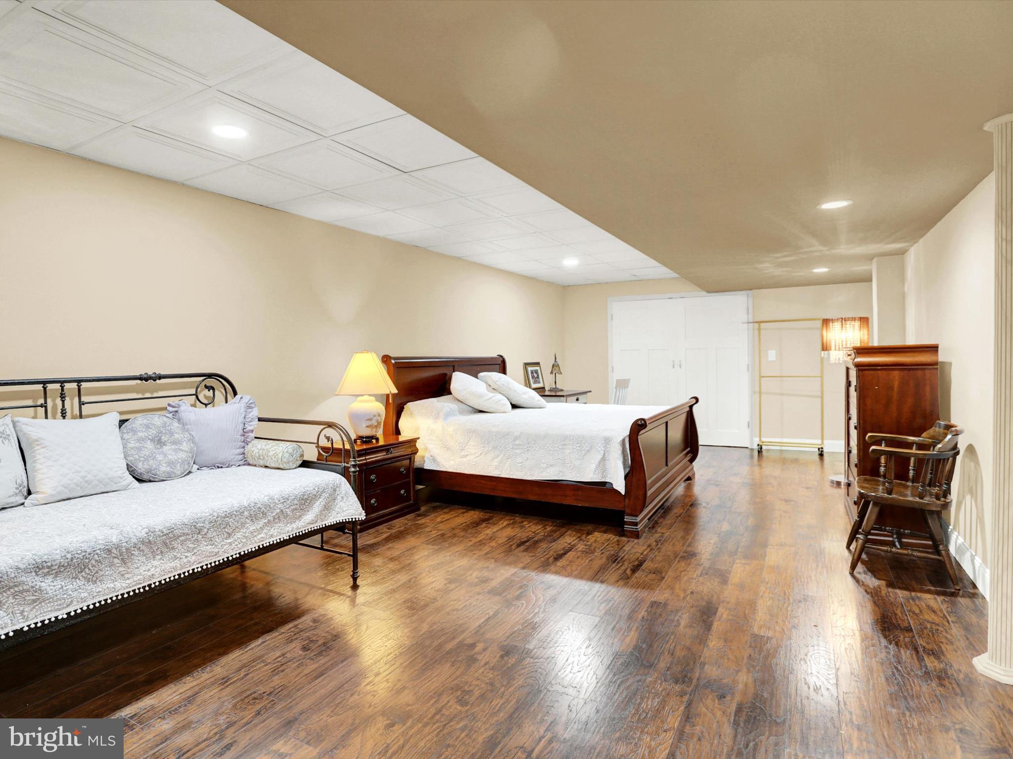 THE OAKS OF N LONDONDERRY - Residential