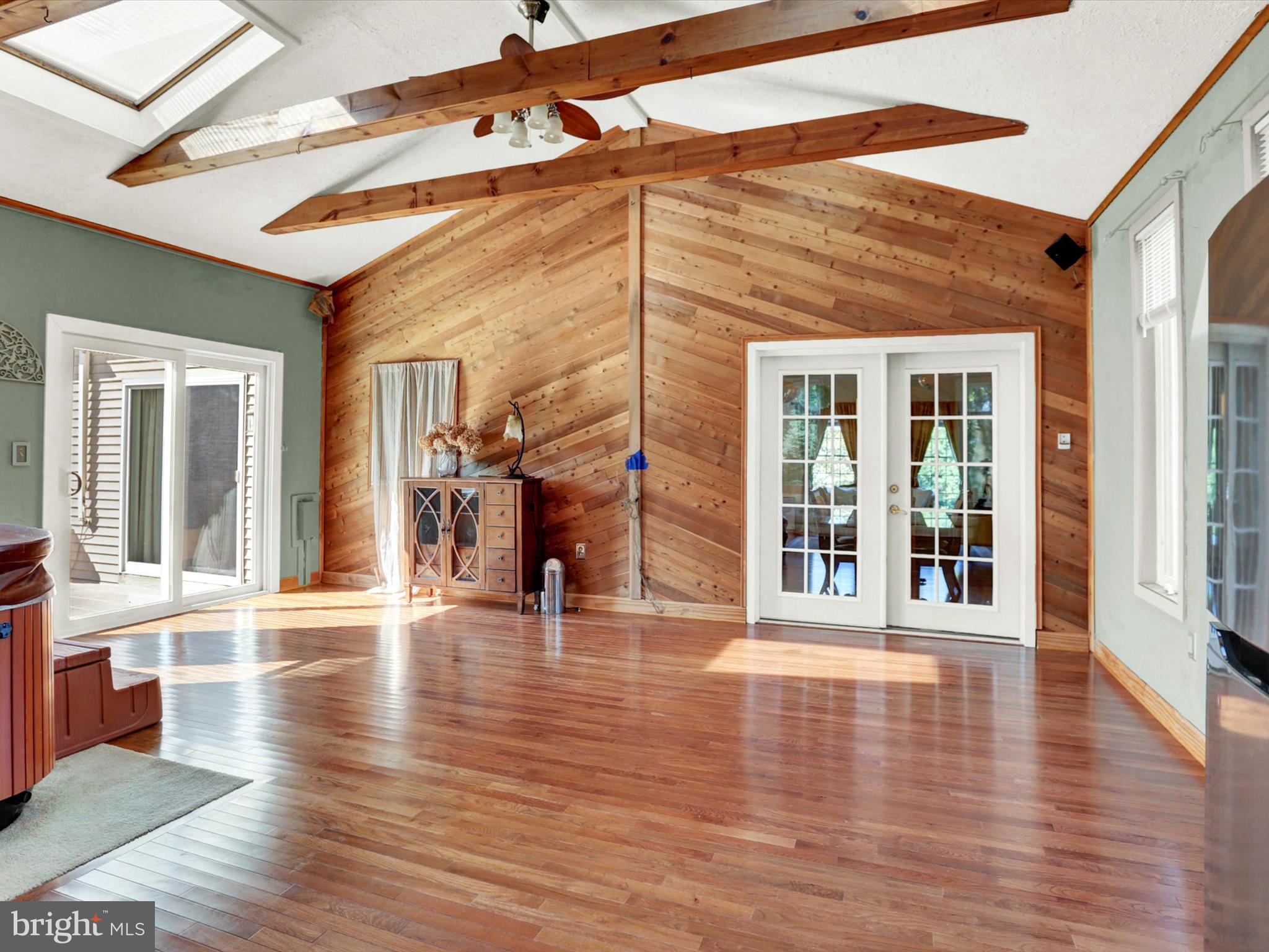 THE OAKS OF N LONDONDERRY - Residential