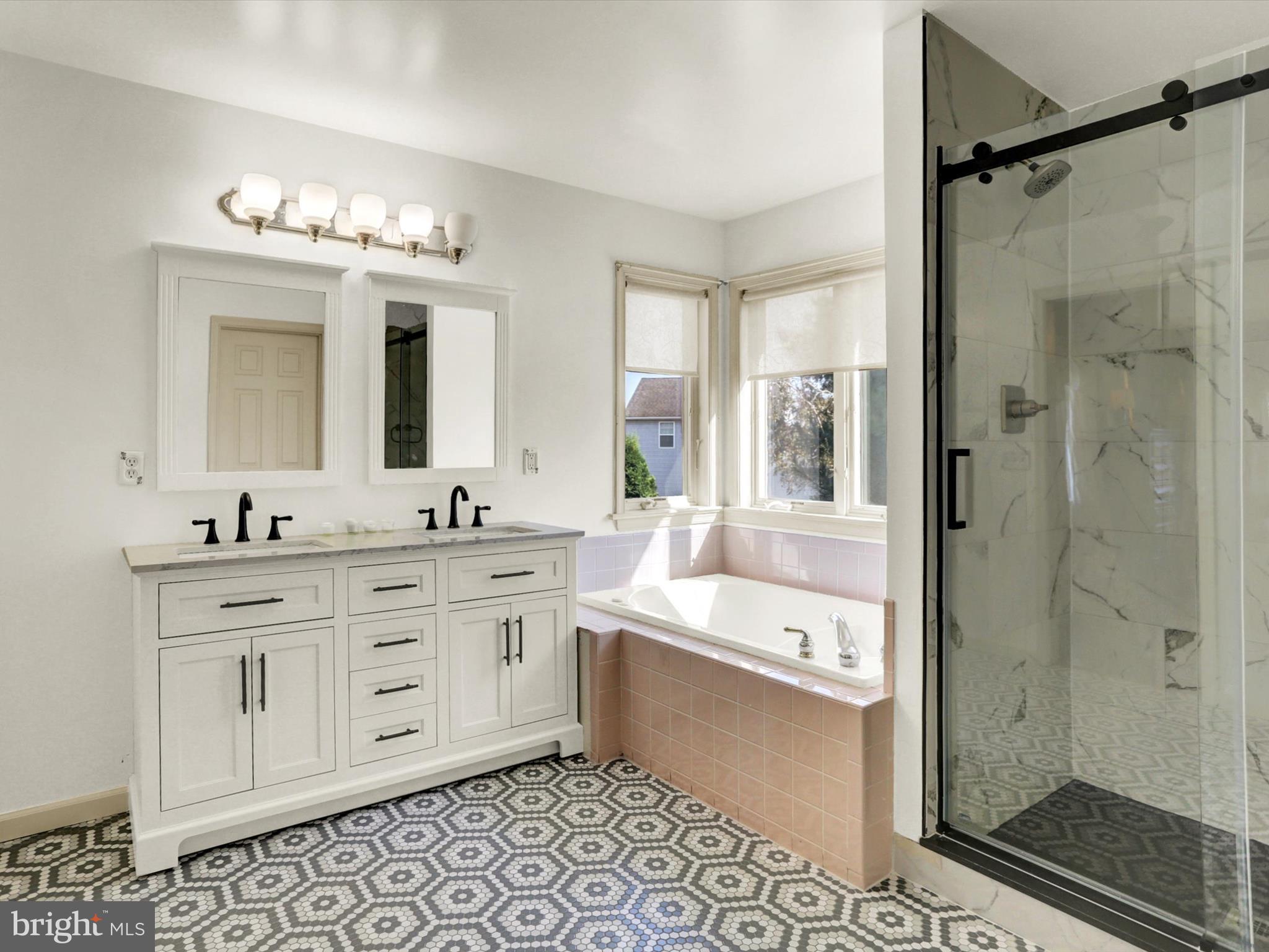 THE OAKS OF N LONDONDERRY - Residential