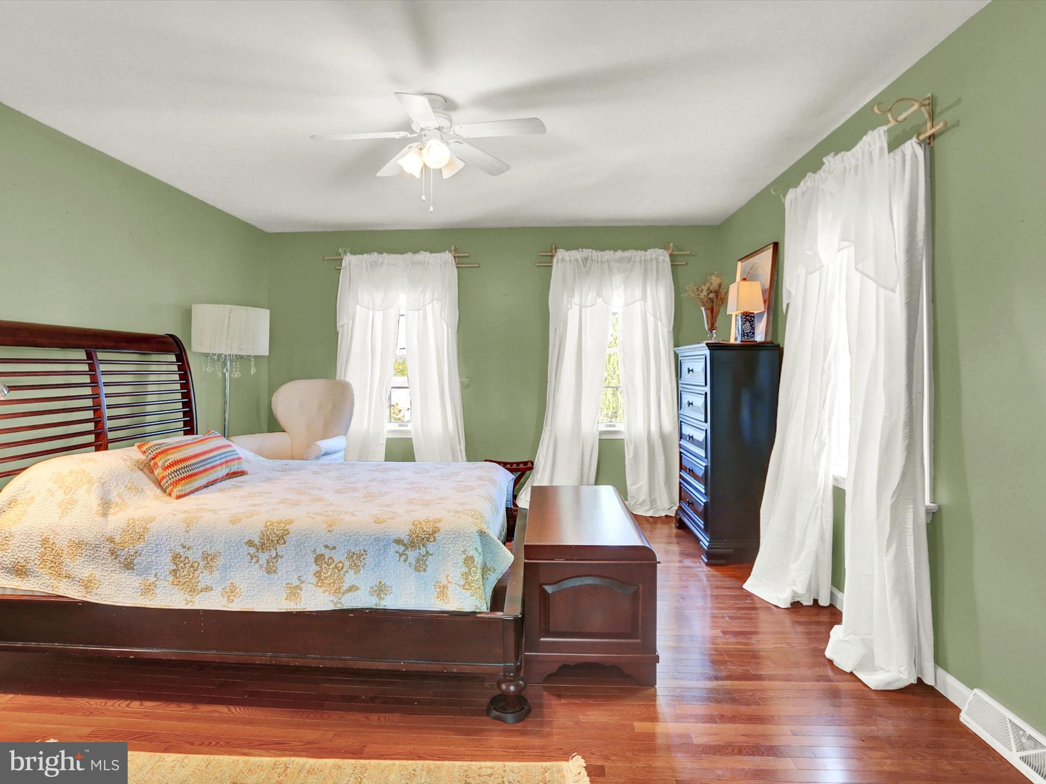 THE OAKS OF N LONDONDERRY - Residential