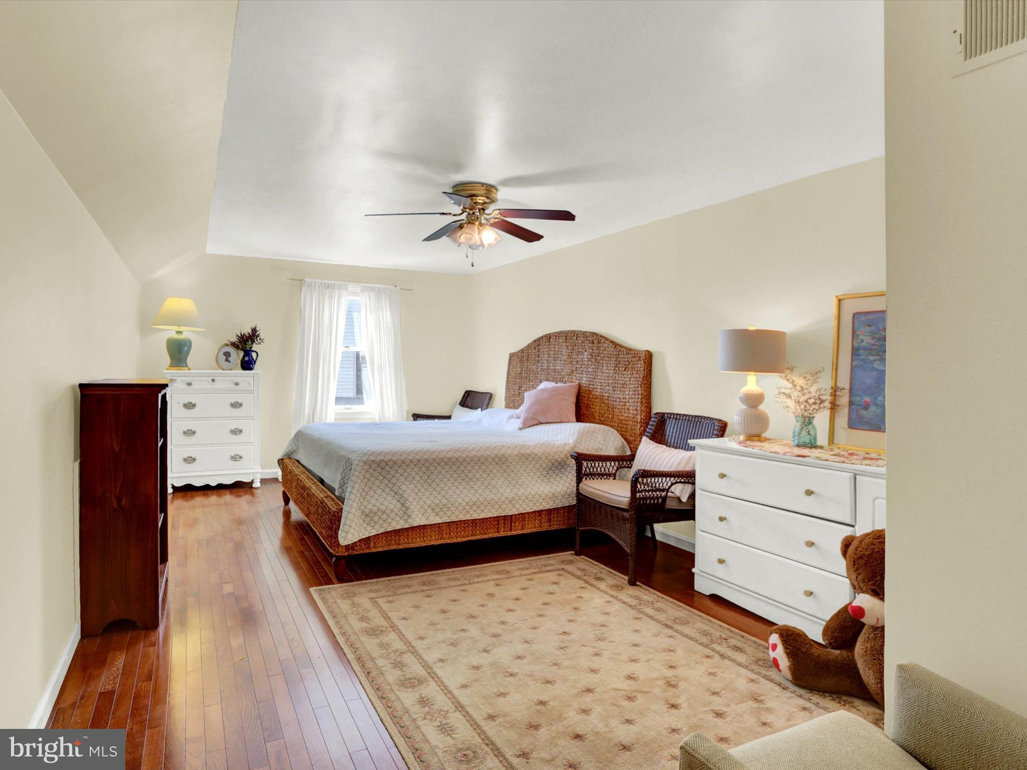 THE OAKS OF N LONDONDERRY - Residential