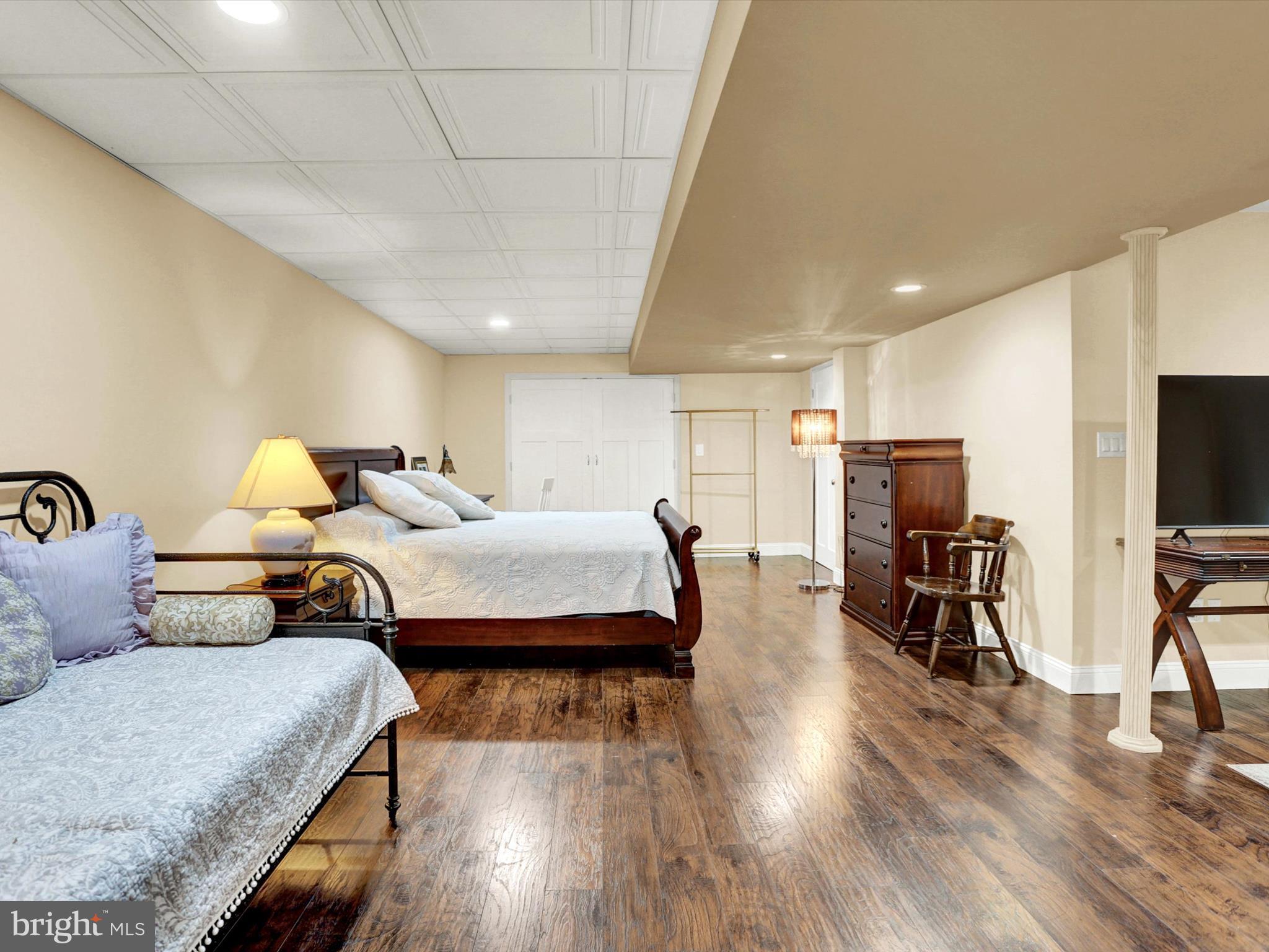 THE OAKS OF N LONDONDERRY - Residential