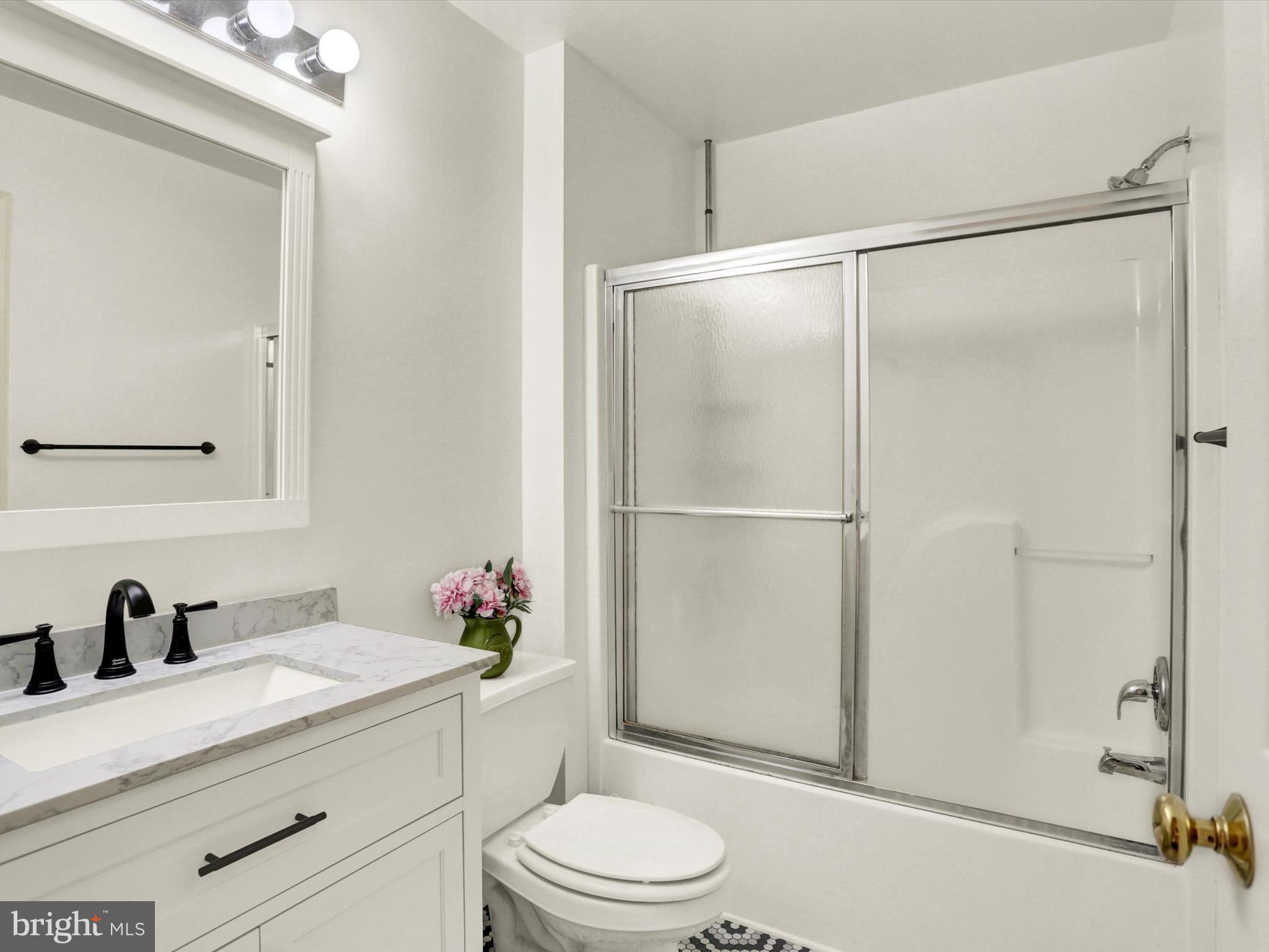 THE OAKS OF N LONDONDERRY - Residential