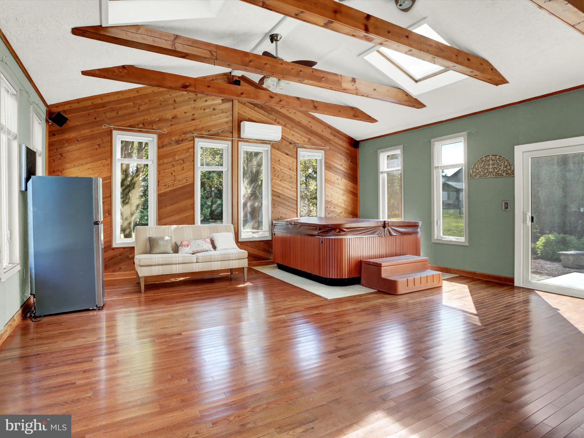 THE OAKS OF N LONDONDERRY - Residential