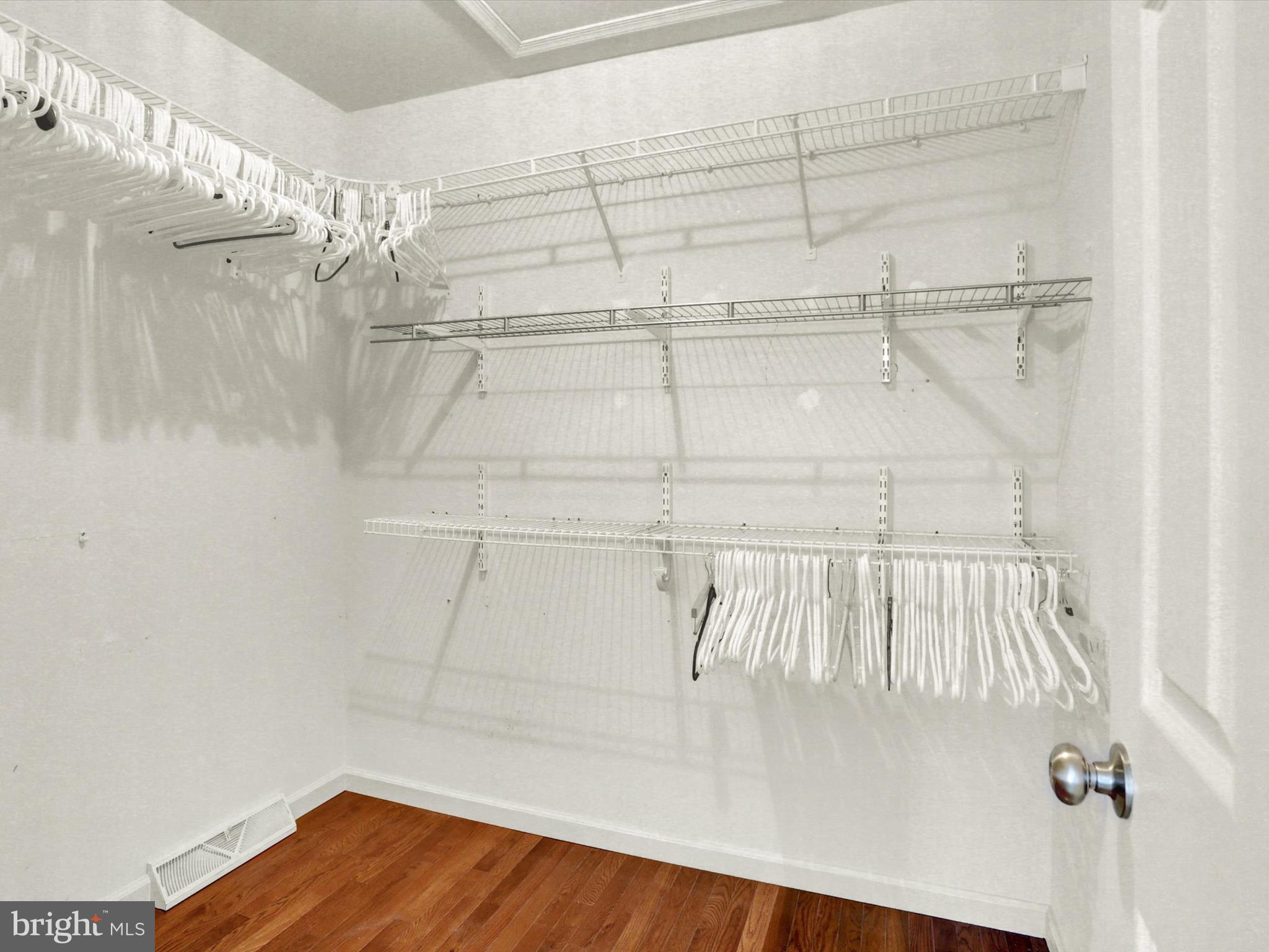 THE OAKS OF N LONDONDERRY - Residential