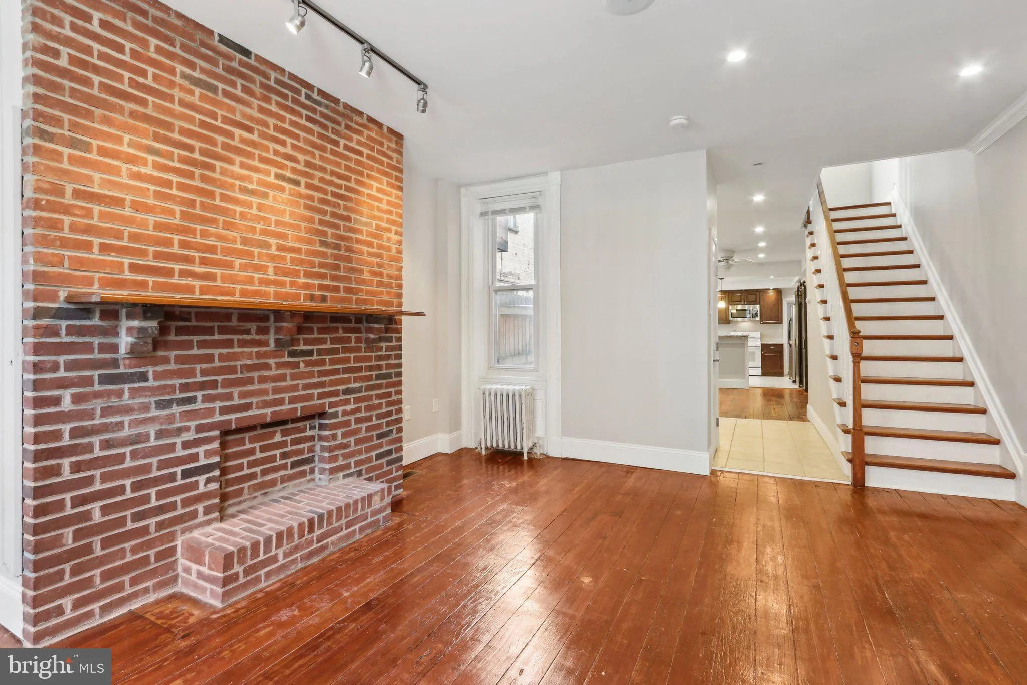 Philadelphia, Pennsylvania 19123, United States, 3 Bedrooms Bedrooms, ,4 BathroomsBathrooms,Residential,Pending,19722