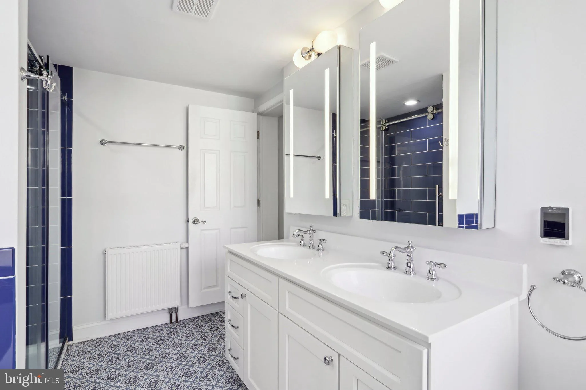 Philadelphia, Pennsylvania 19123, United States, 3 Bedrooms Bedrooms, ,4 BathroomsBathrooms,Residential,Pending,19722