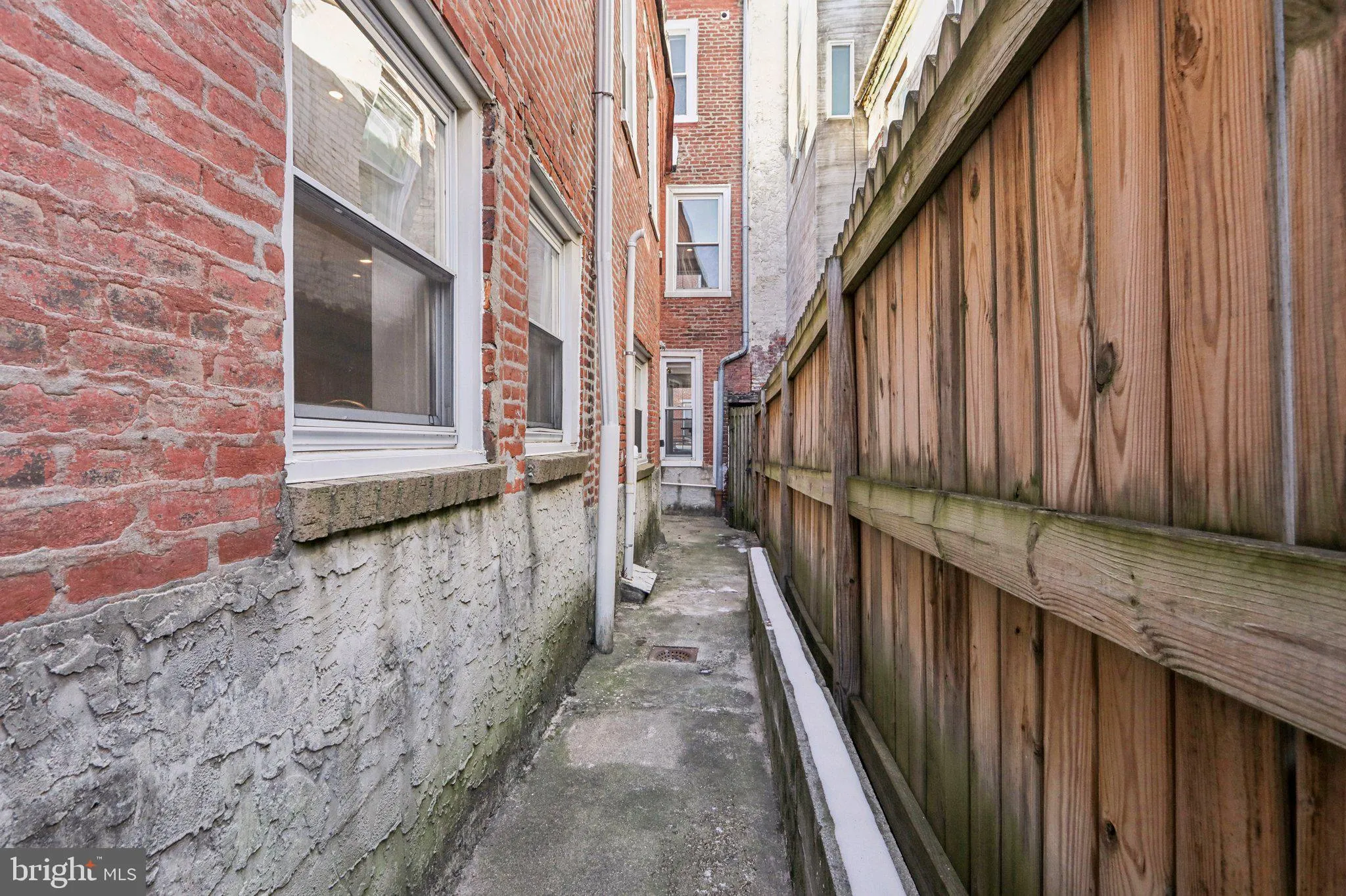 Philadelphia, Pennsylvania 19123, United States, 3 Bedrooms Bedrooms, ,4 BathroomsBathrooms,Residential,Pending,19722