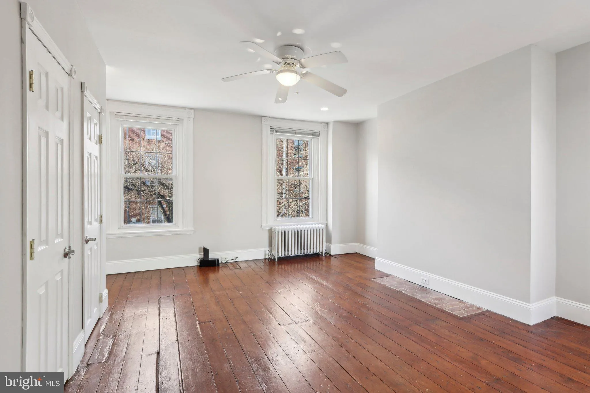 Philadelphia, Pennsylvania 19123, United States, 3 Bedrooms Bedrooms, ,4 BathroomsBathrooms,Residential,Pending,19722