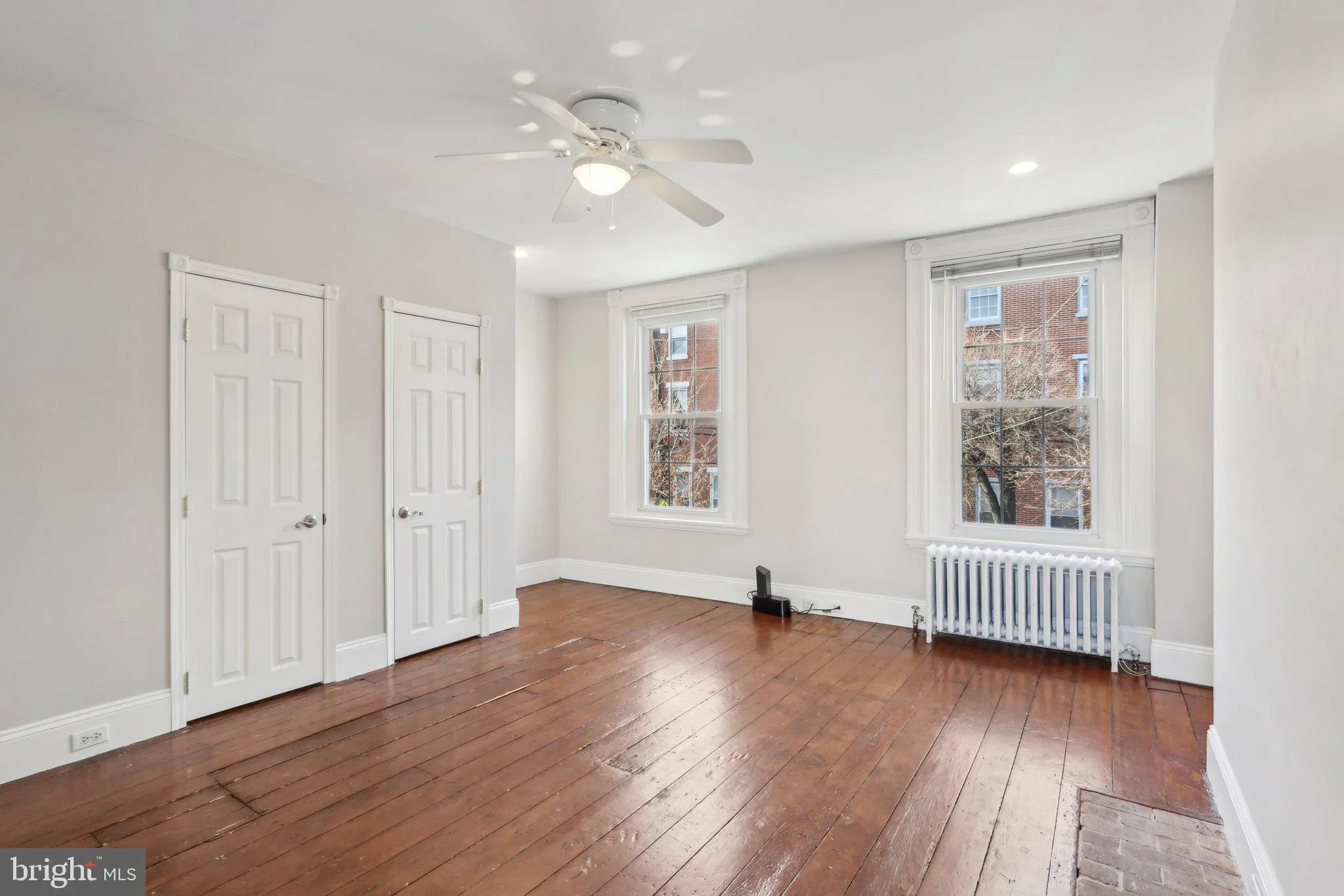 Philadelphia, Pennsylvania 19123, United States, 3 Bedrooms Bedrooms, ,4 BathroomsBathrooms,Residential,Pending,19722