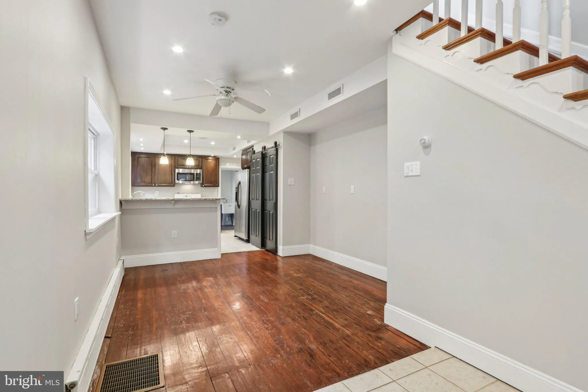 Philadelphia, Pennsylvania 19123, United States, 3 Bedrooms Bedrooms, ,4 BathroomsBathrooms,Residential,Pending,19722