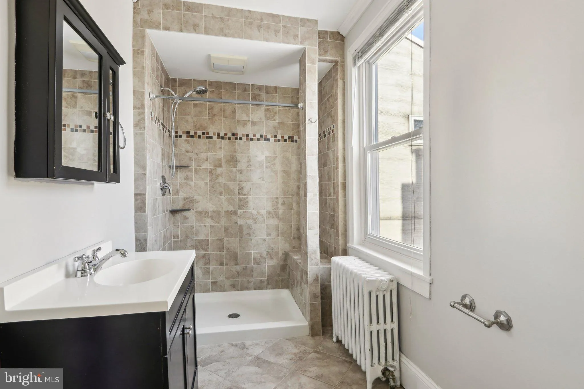 Philadelphia, Pennsylvania 19123, United States, 3 Bedrooms Bedrooms, ,4 BathroomsBathrooms,Residential,Pending,19722