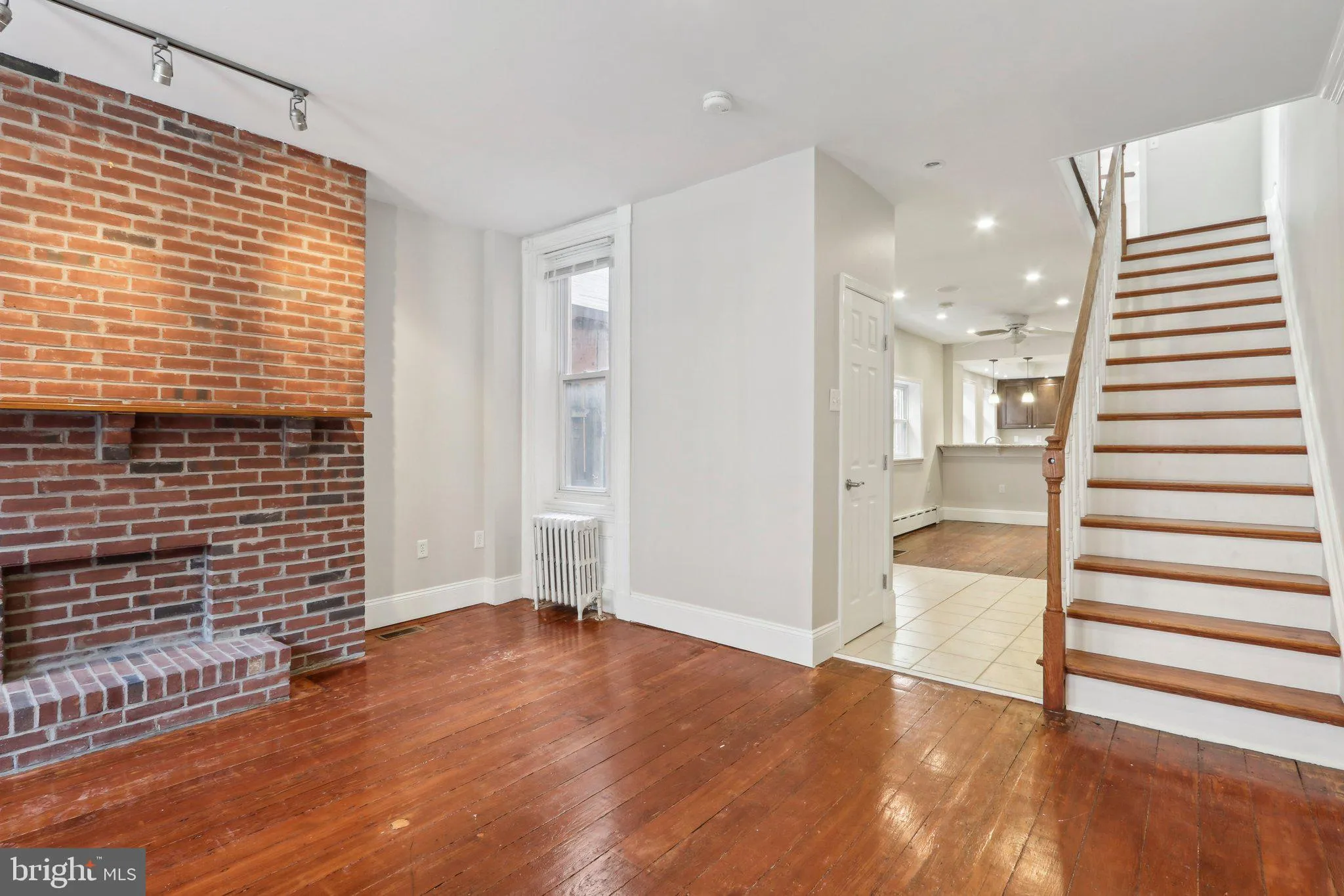 Philadelphia, Pennsylvania 19123, United States, 3 Bedrooms Bedrooms, ,4 BathroomsBathrooms,Residential,Pending,19722