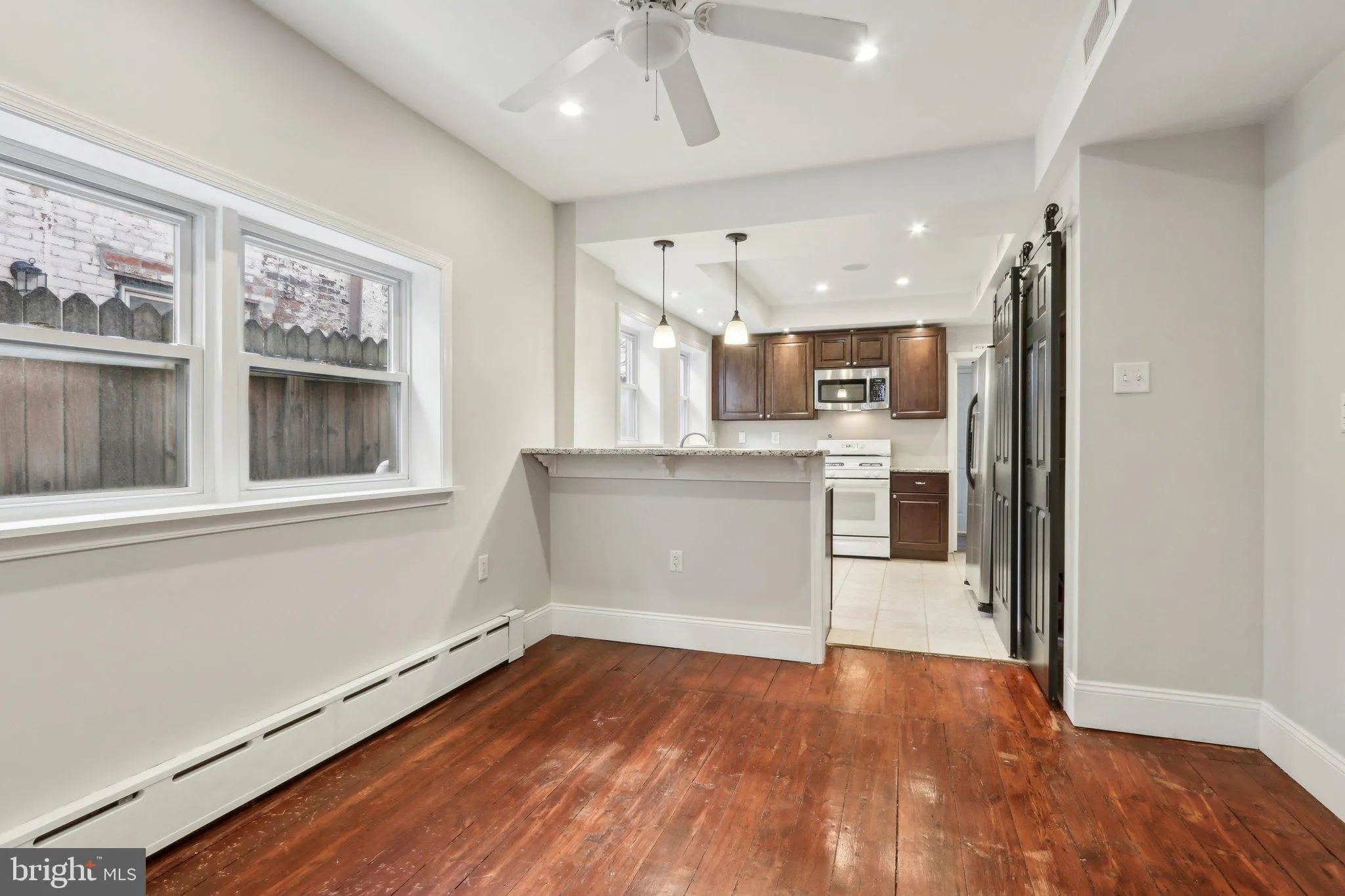 Philadelphia, Pennsylvania 19123, United States, 3 Bedrooms Bedrooms, ,4 BathroomsBathrooms,Residential,Pending,19722