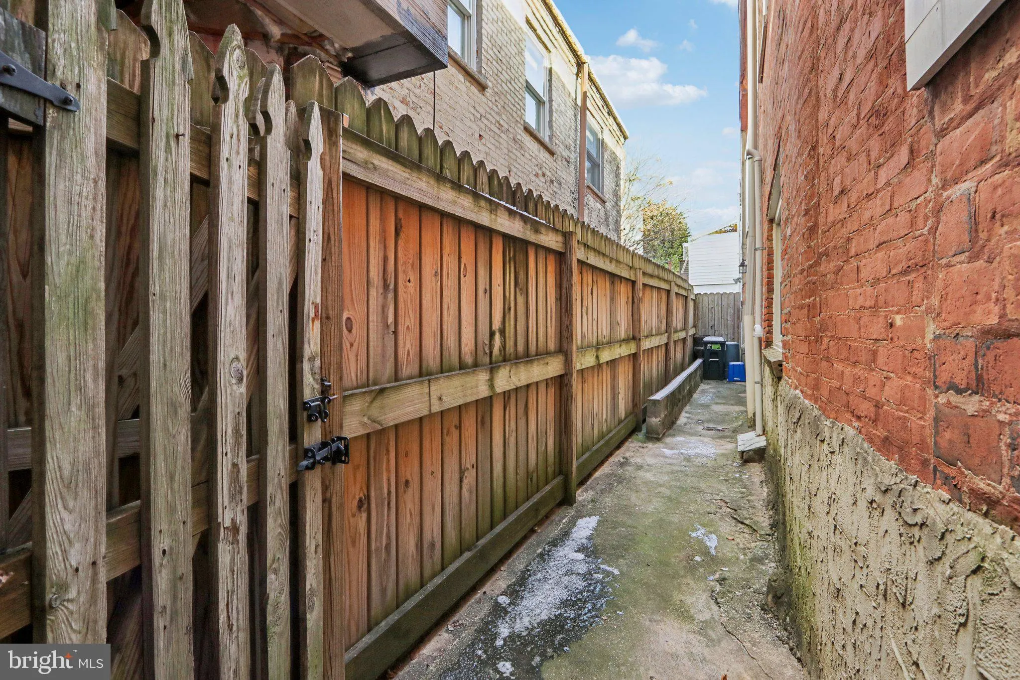 Philadelphia, Pennsylvania 19123, United States, 3 Bedrooms Bedrooms, ,4 BathroomsBathrooms,Residential,Pending,19722