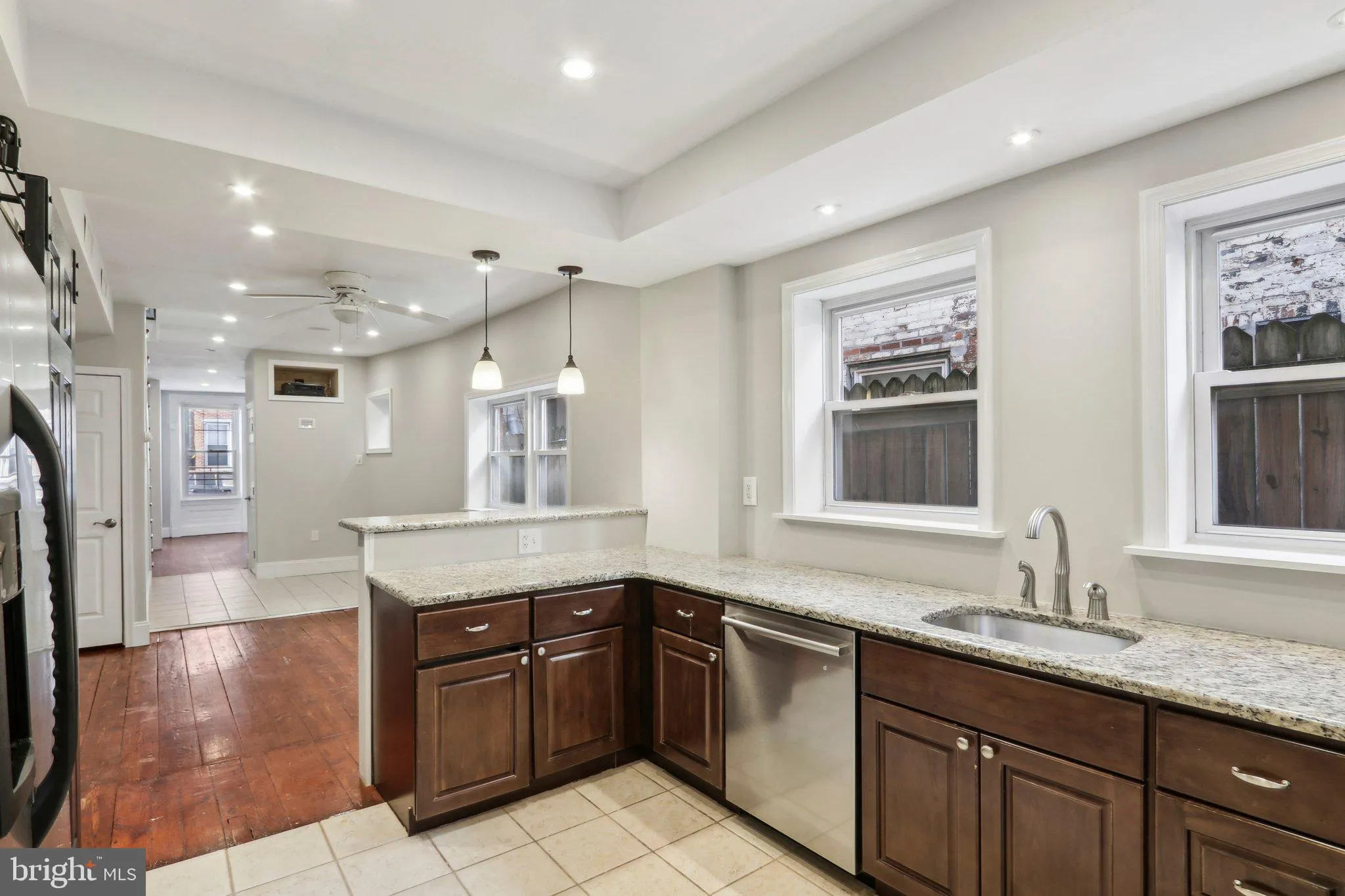 Philadelphia, Pennsylvania 19123, United States, 3 Bedrooms Bedrooms, ,4 BathroomsBathrooms,Residential,Pending,19722