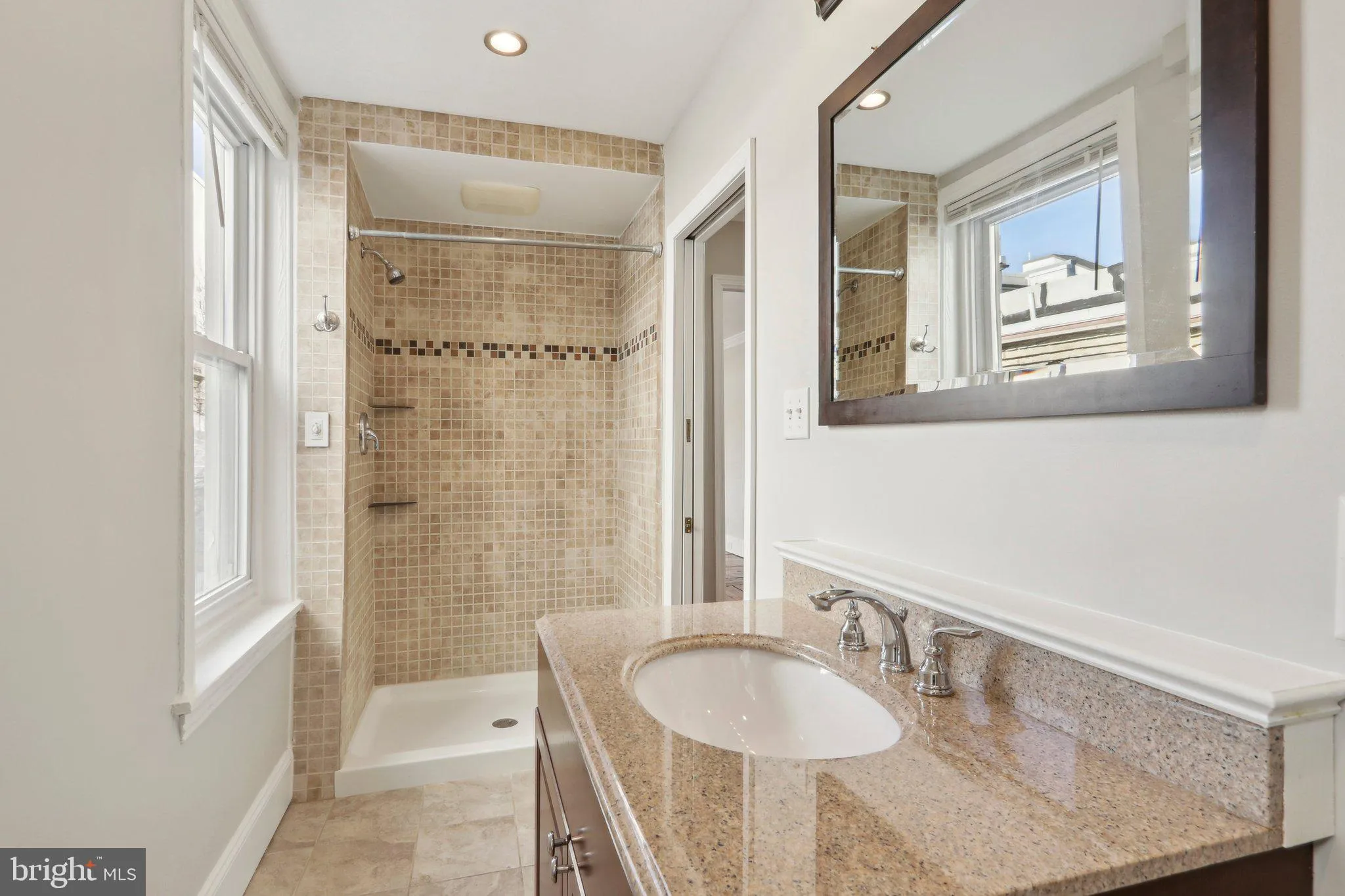 Philadelphia, Pennsylvania 19123, United States, 3 Bedrooms Bedrooms, ,4 BathroomsBathrooms,Residential,Pending,19722