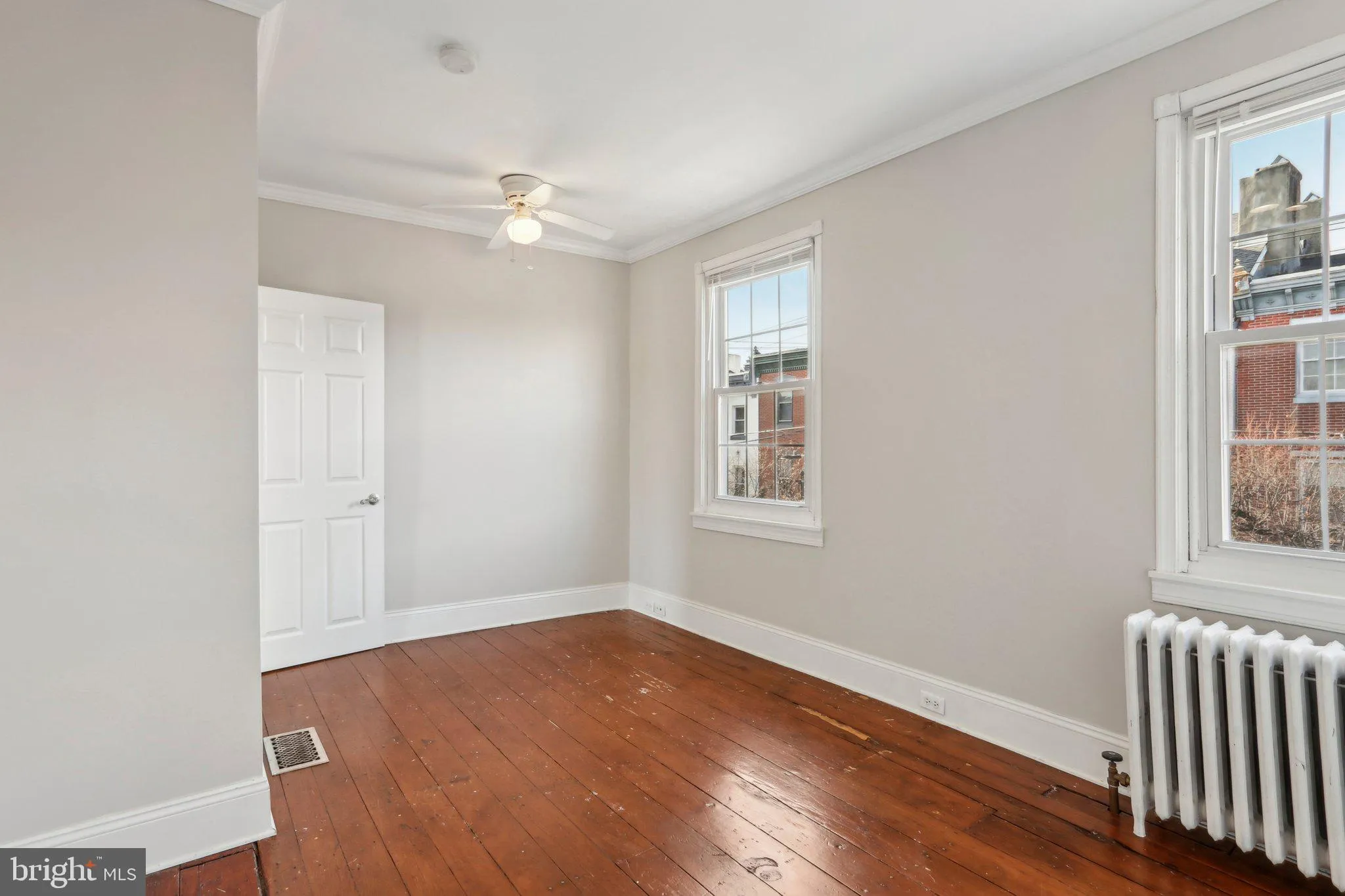 Philadelphia, Pennsylvania 19123, United States, 3 Bedrooms Bedrooms, ,4 BathroomsBathrooms,Residential,Pending,19722